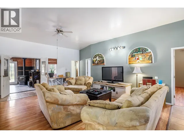 22 - 6350 33 HIGHWAY, Beaverdell 5