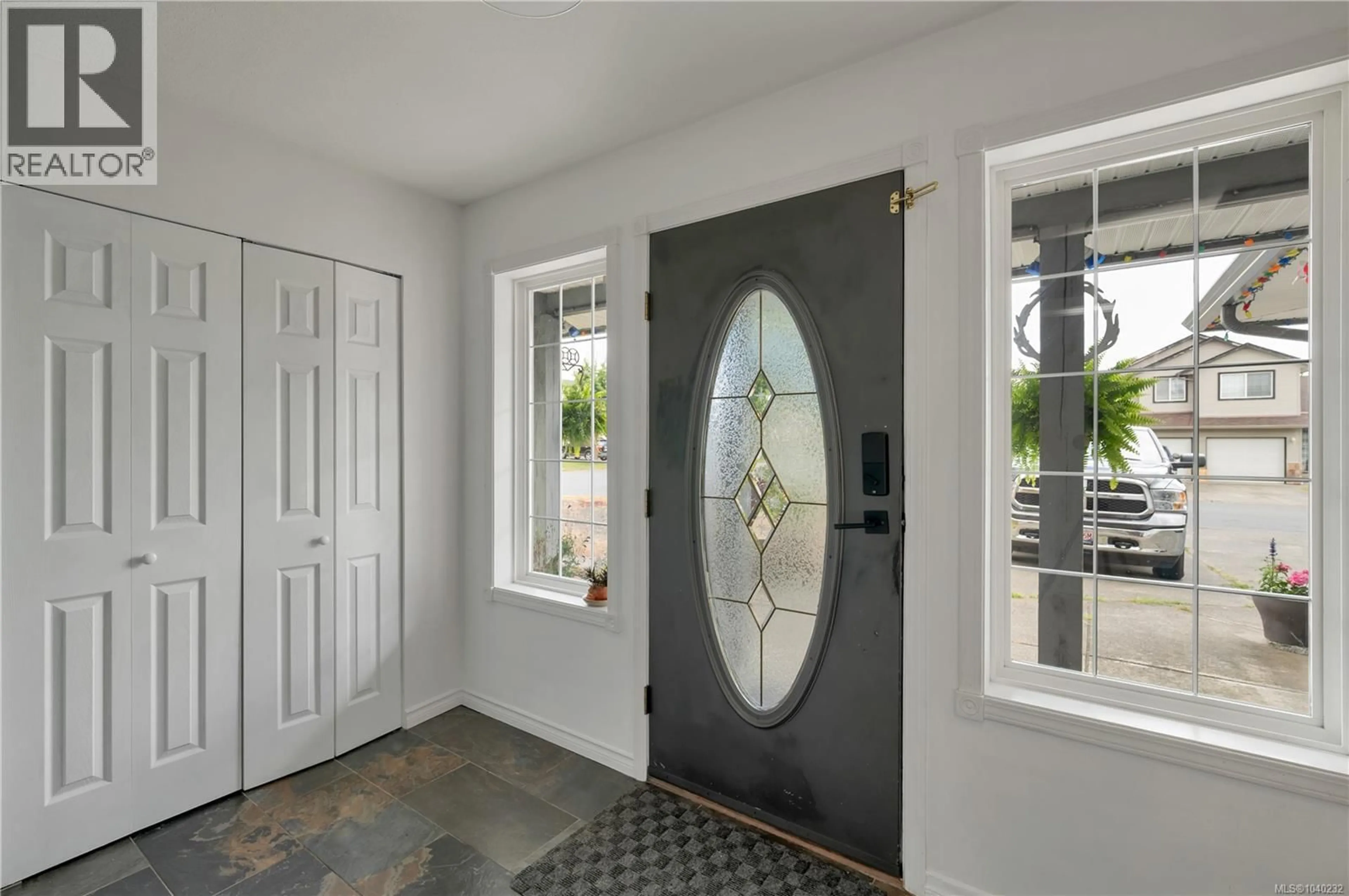 Indoor entryway for 2094 ALBEA ROAD, Campbell River British Columbia V9W6T4