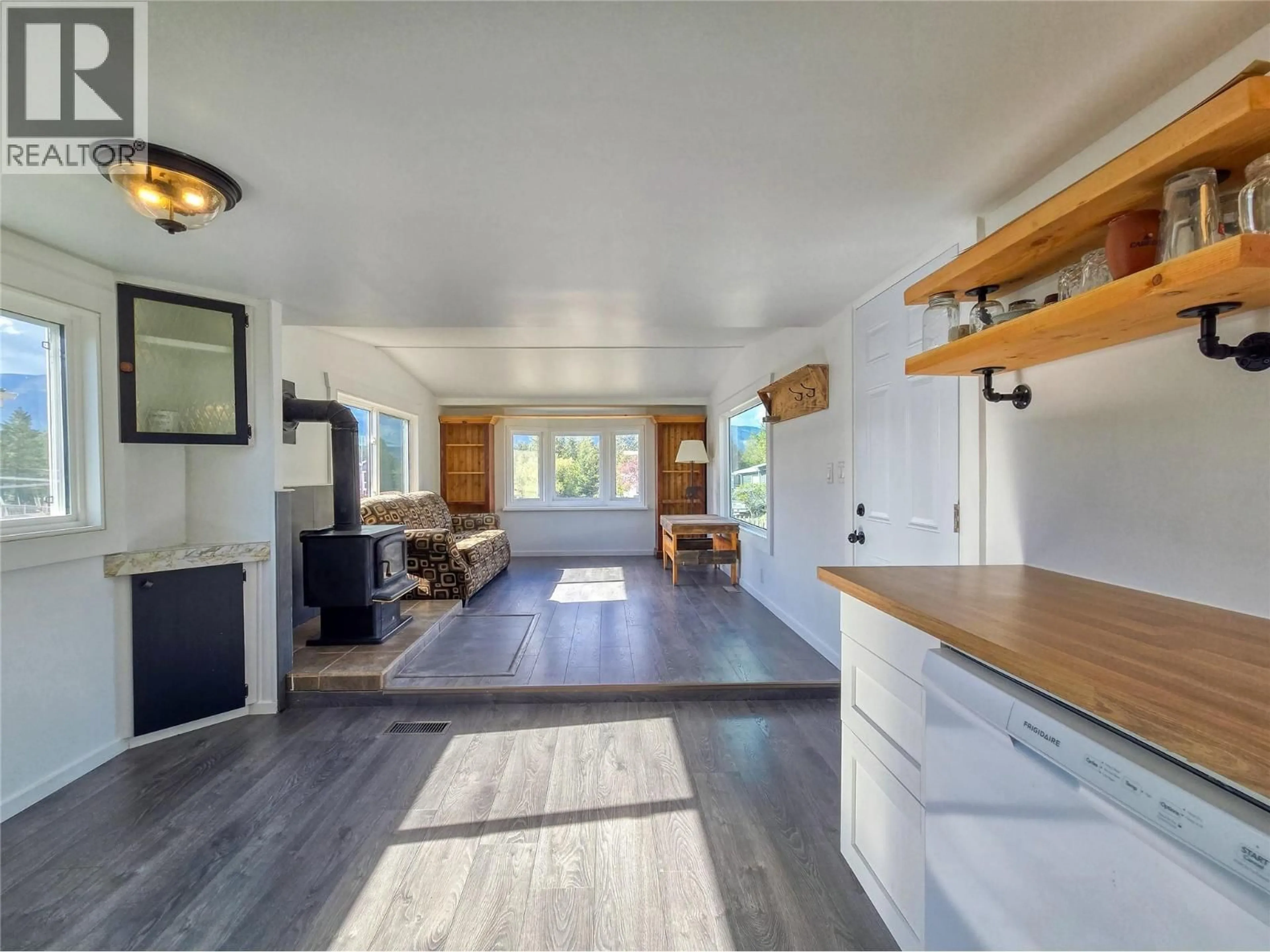 Open concept kitchen, wood/laminate floor for 30 - 4775 WOOD LANE, Windermere British Columbia V0B2L2