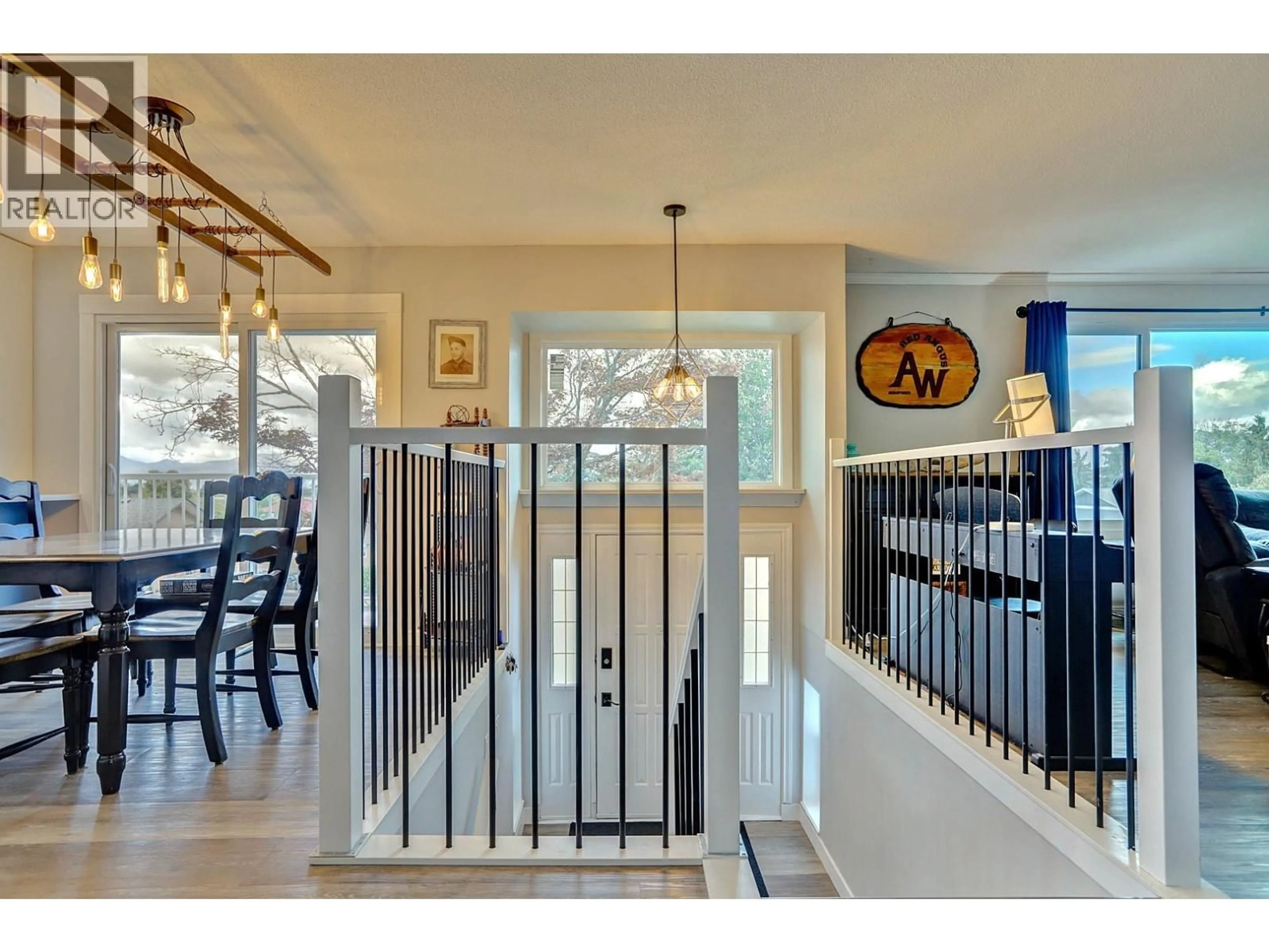 Indoor entryway for 5723 RICHARDS CRESCENT, Vernon British Columbia V1B3R1