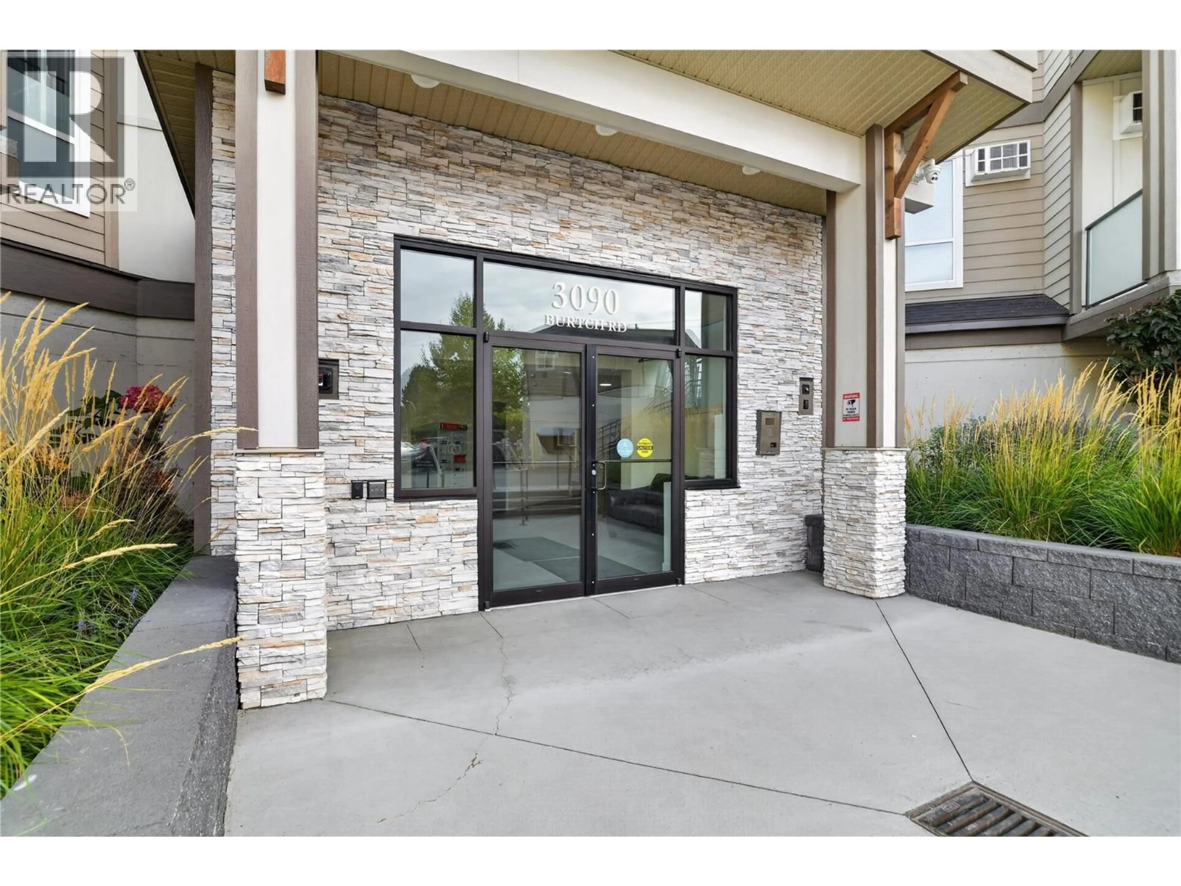 Indoor foyer for 103 - 3090 BURTCH ROAD, Kelowna British Columbia V1W5G9