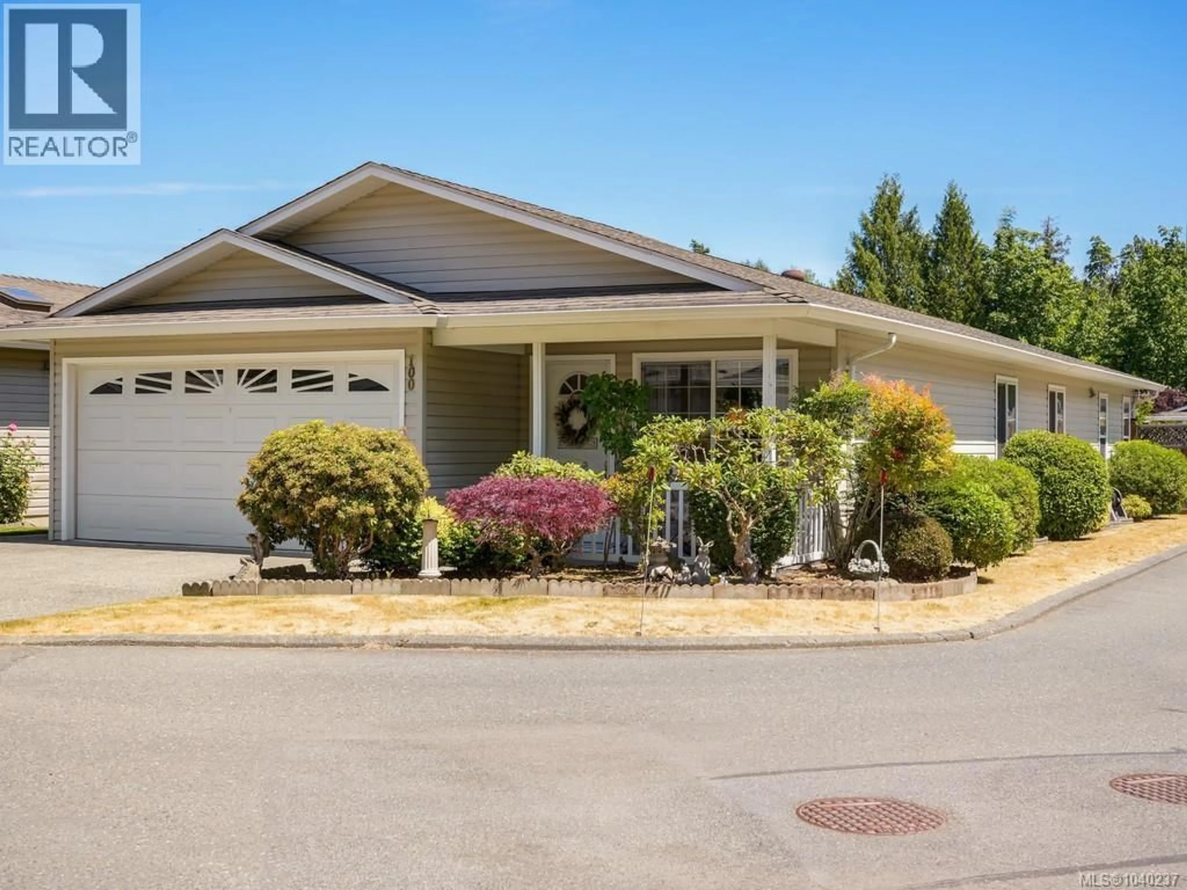 Home with vinyl exterior material, street for 100 - 7570 TETAYUT ROAD, Central Saanich British Columbia V8M2H4