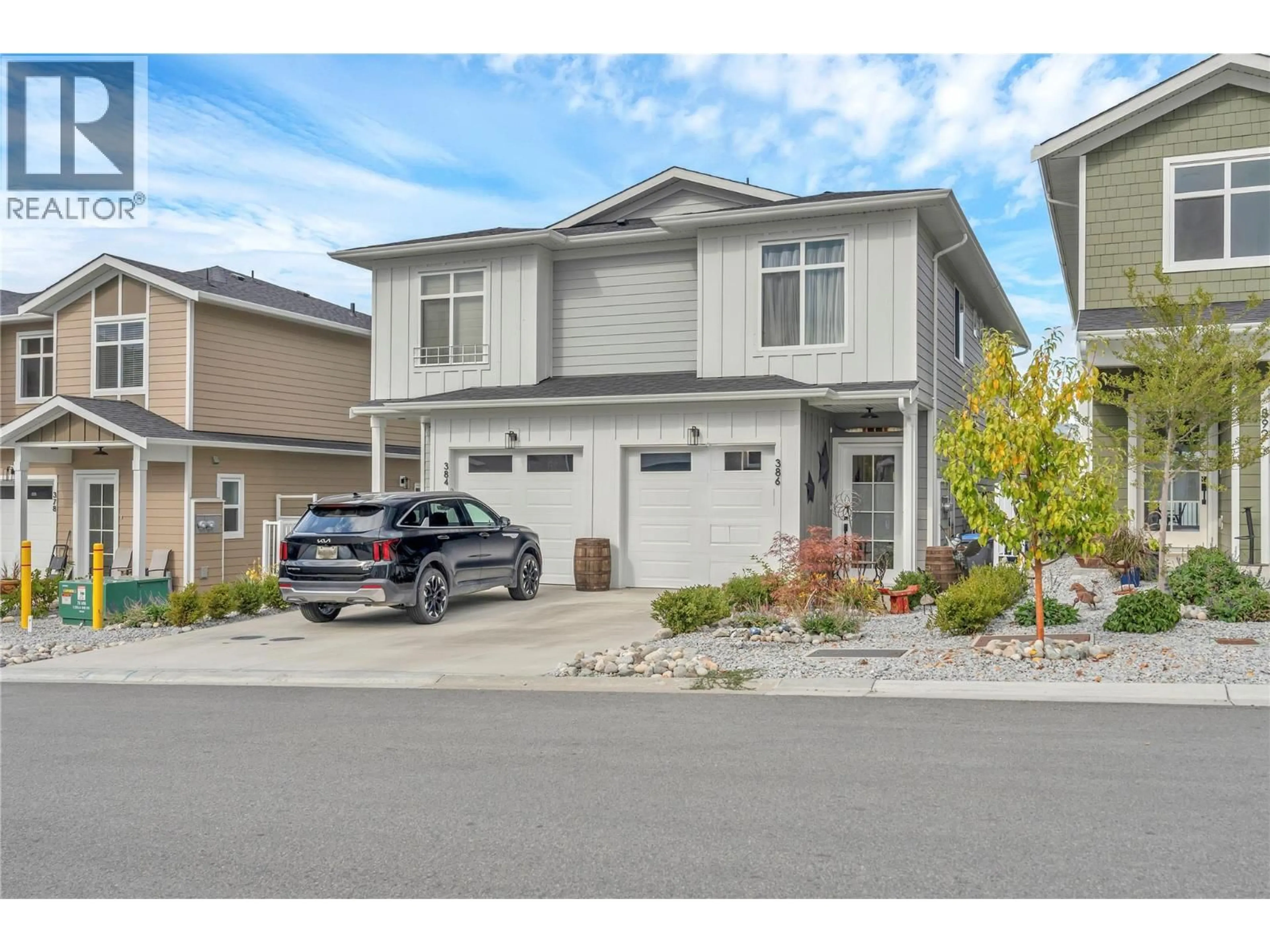 Home with vinyl exterior material, street for 386 CHARDONNAY AVENUE, Oliver British Columbia V0H1T4