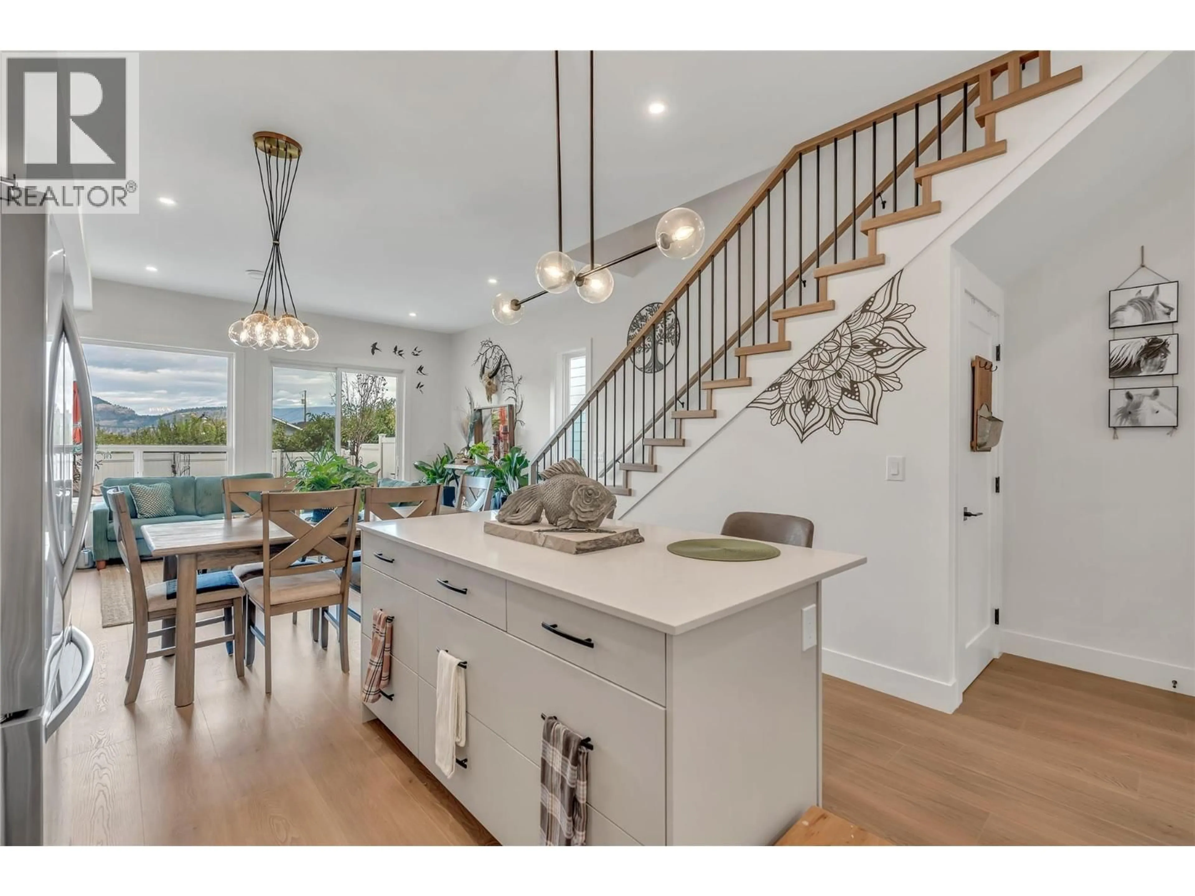 Open concept kitchen, unknown for 386 CHARDONNAY AVENUE, Oliver British Columbia V0H1T4