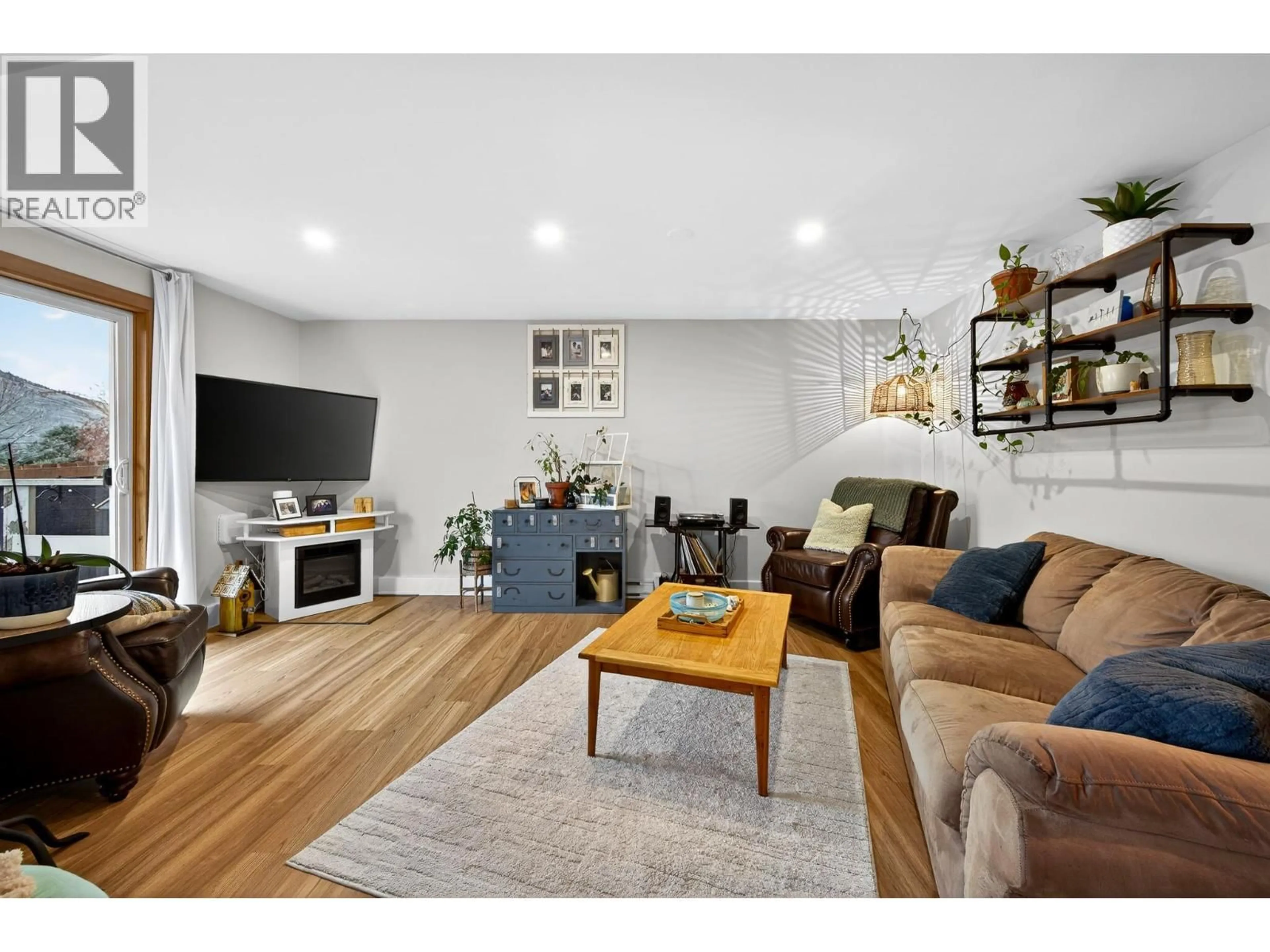 Living room with furniture, wood/laminate floor for 114 - 870 MCQUEEN DRIVE, Kamloops British Columbia V2B7X9