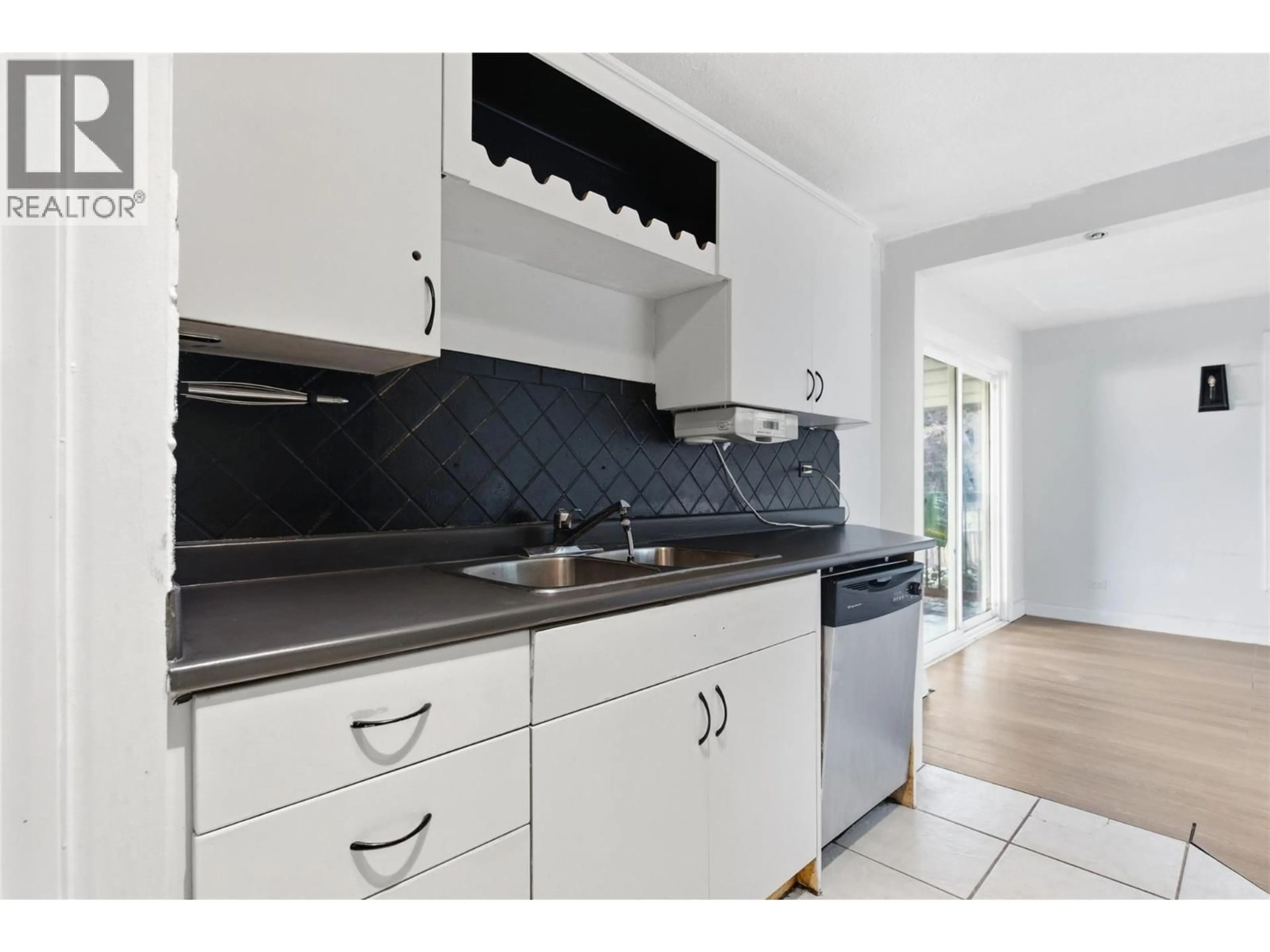 Standard kitchen, ceramic/tile floor for 1202 CRESTWOOD DRIVE, Kamloops British Columbia V2C5G9