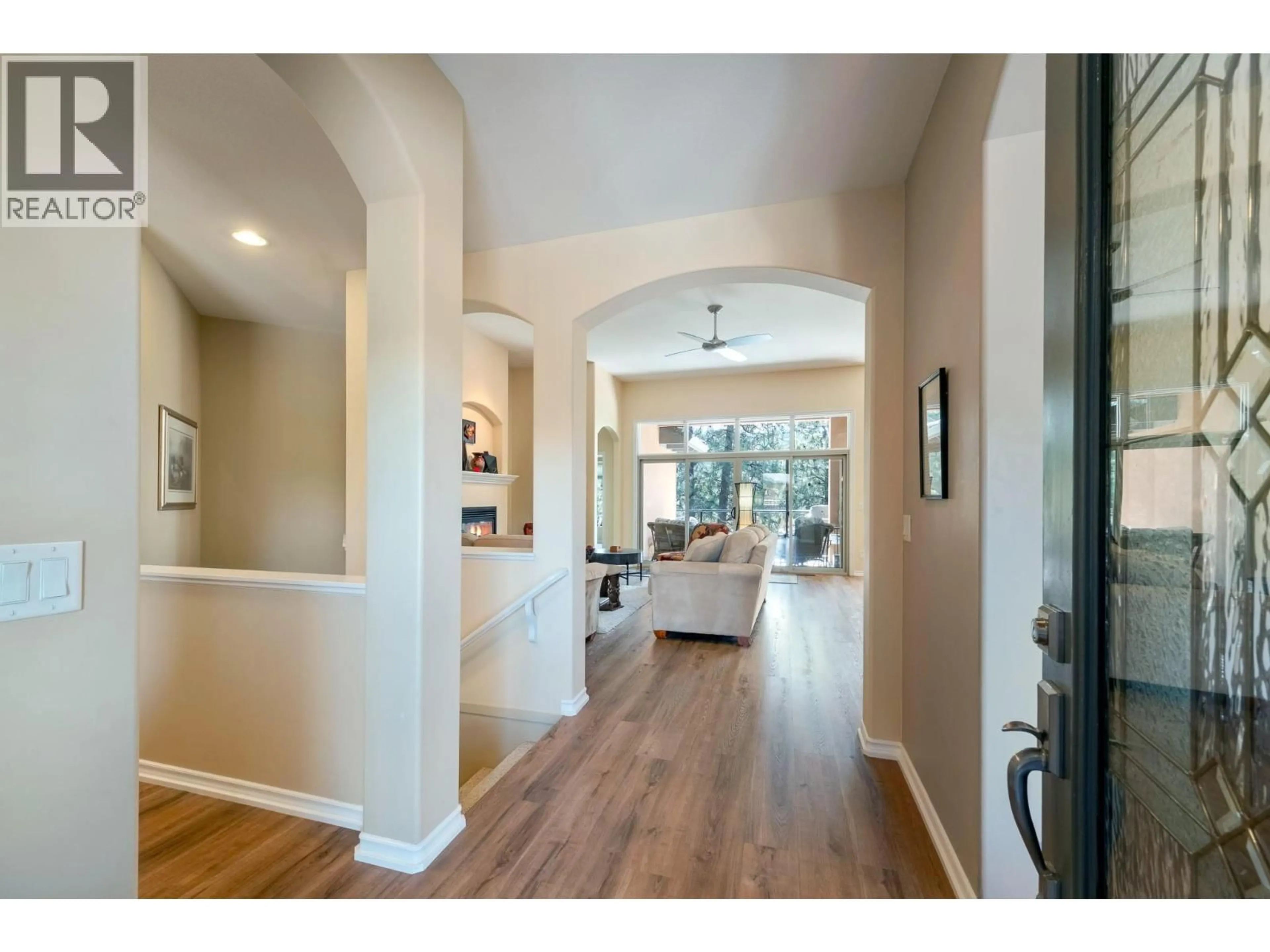 Indoor entryway for 16 - 4100 GALLAGHERS PARKLAND DRIVE, Kelowna British Columbia V1W3Z8