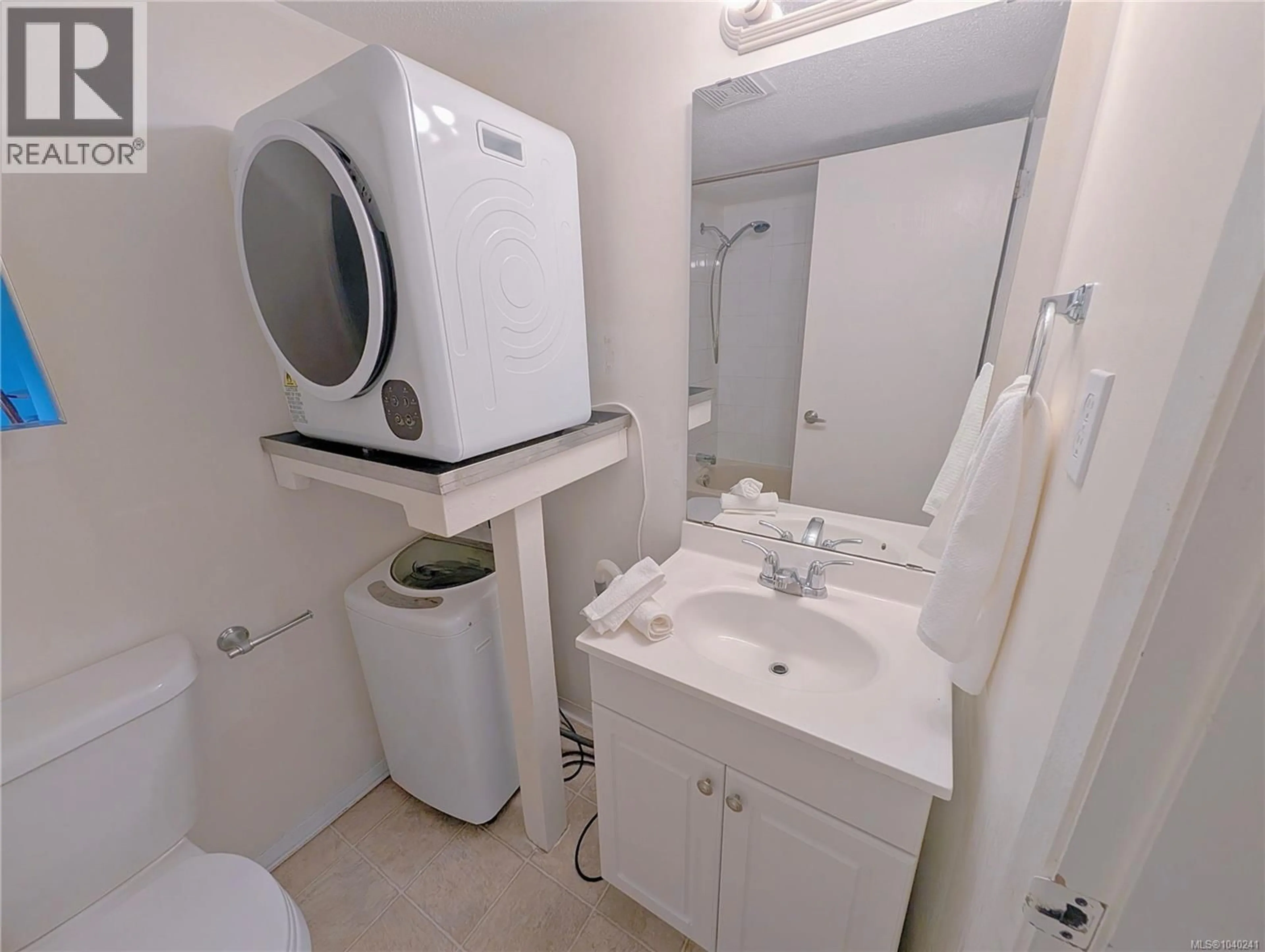 Standard bathroom, floor is not visible for 101 - 1870 MCKENZIE AVENUE, Saanich British Columbia V8N4X3
