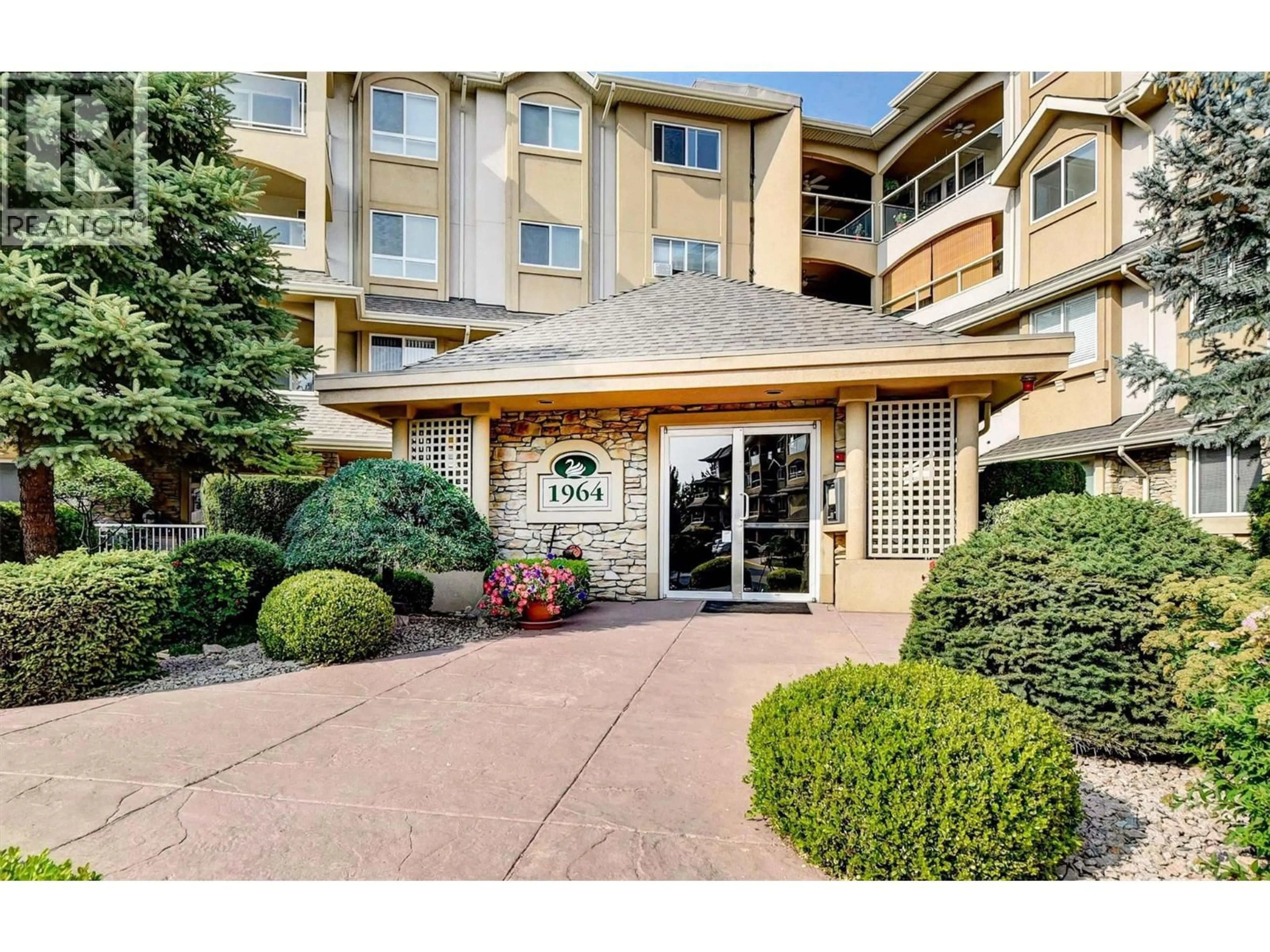 Indoor foyer for 413 - 1964 ENTERPRISE WAY, Kelowna British Columbia V1Y9S7