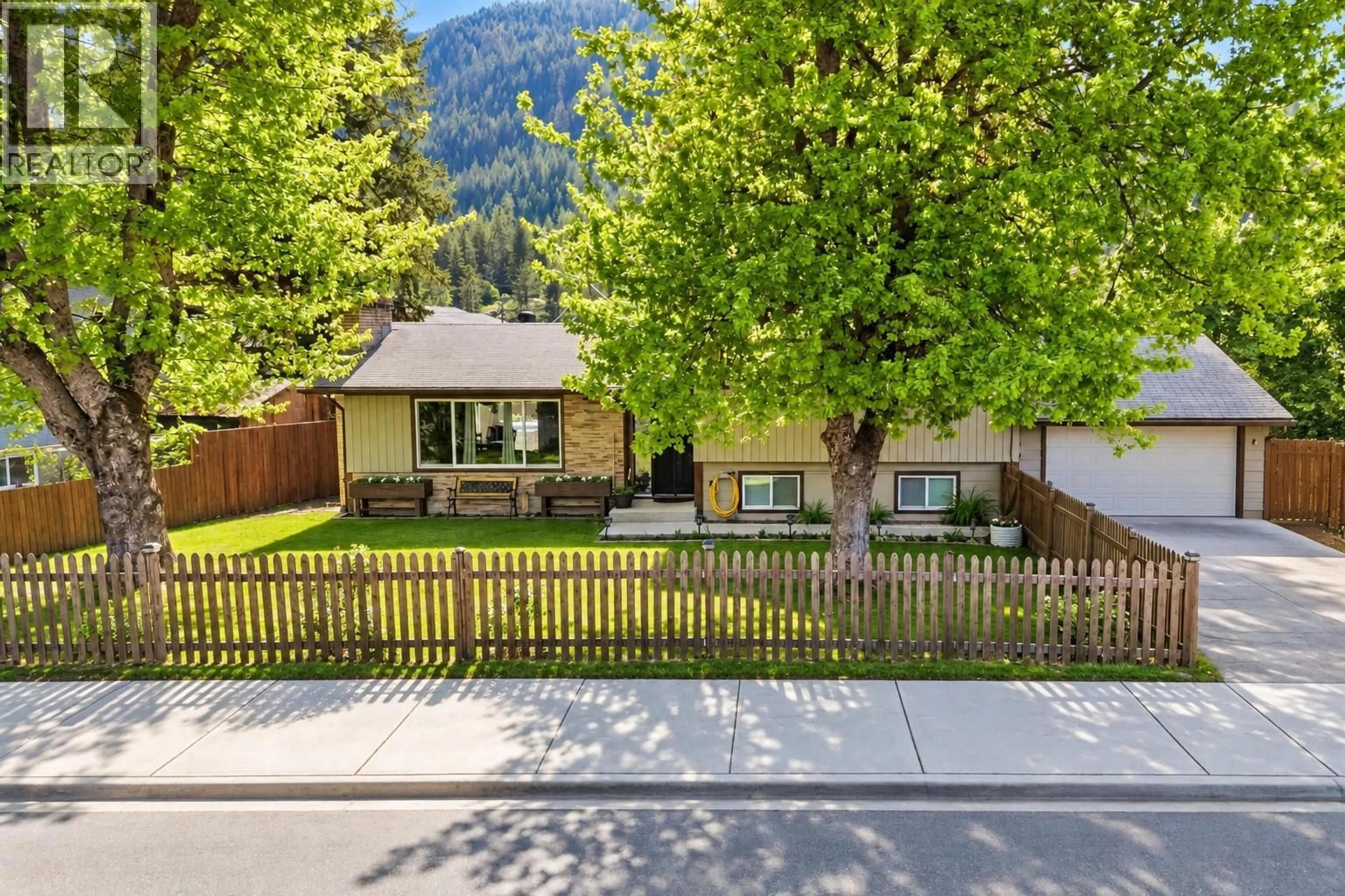 A pic from outside/outdoor area/front of a property/back of a property/a pic from drone, mountain view for 606 RIVERSIDE AVENUE, Sicamous British Columbia V0E2V0