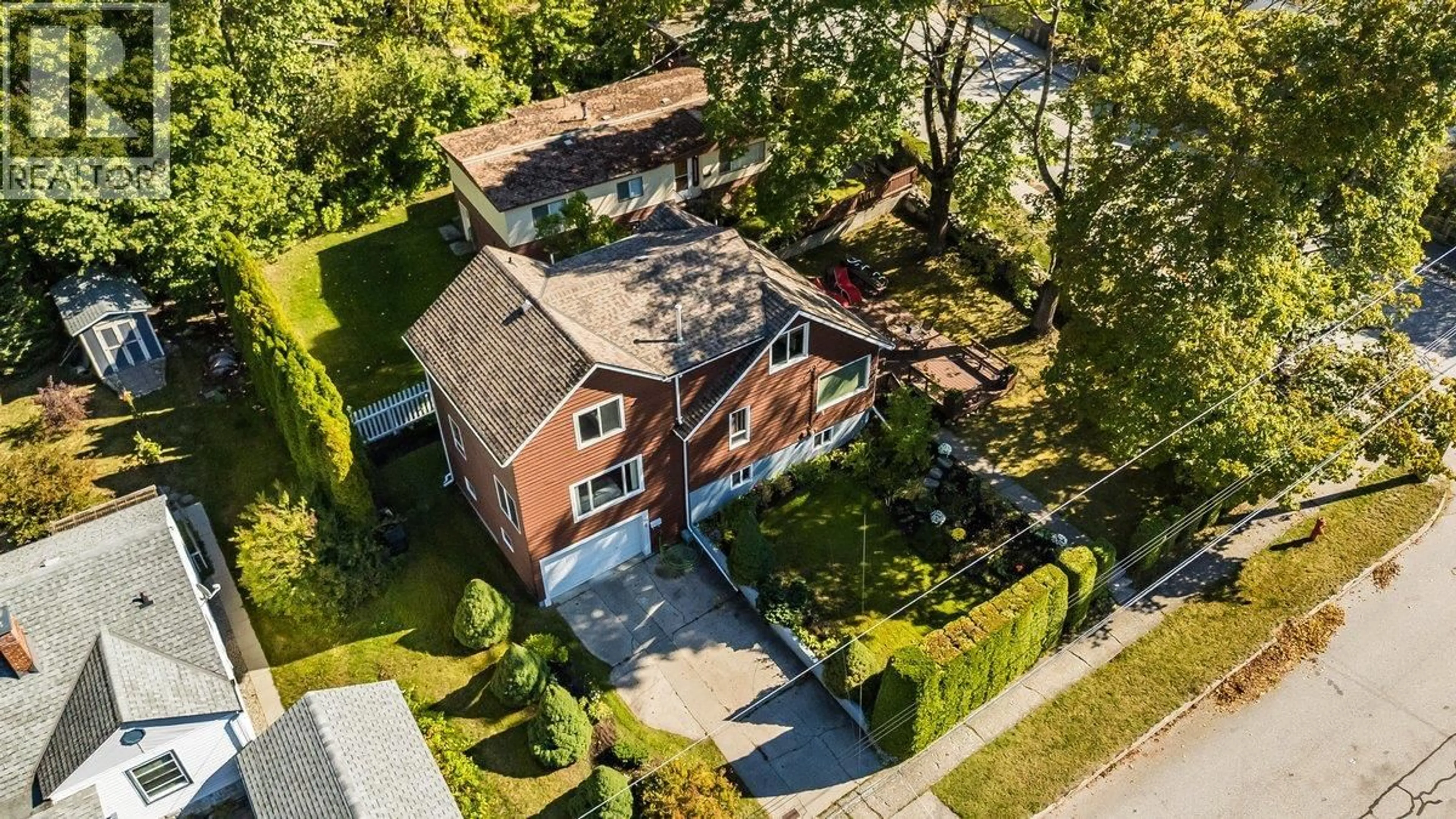 A pic from outside/outdoor area/front of a property/back of a property/a pic from drone, street for 904 5TH STREET, Nelson British Columbia V1L2X8