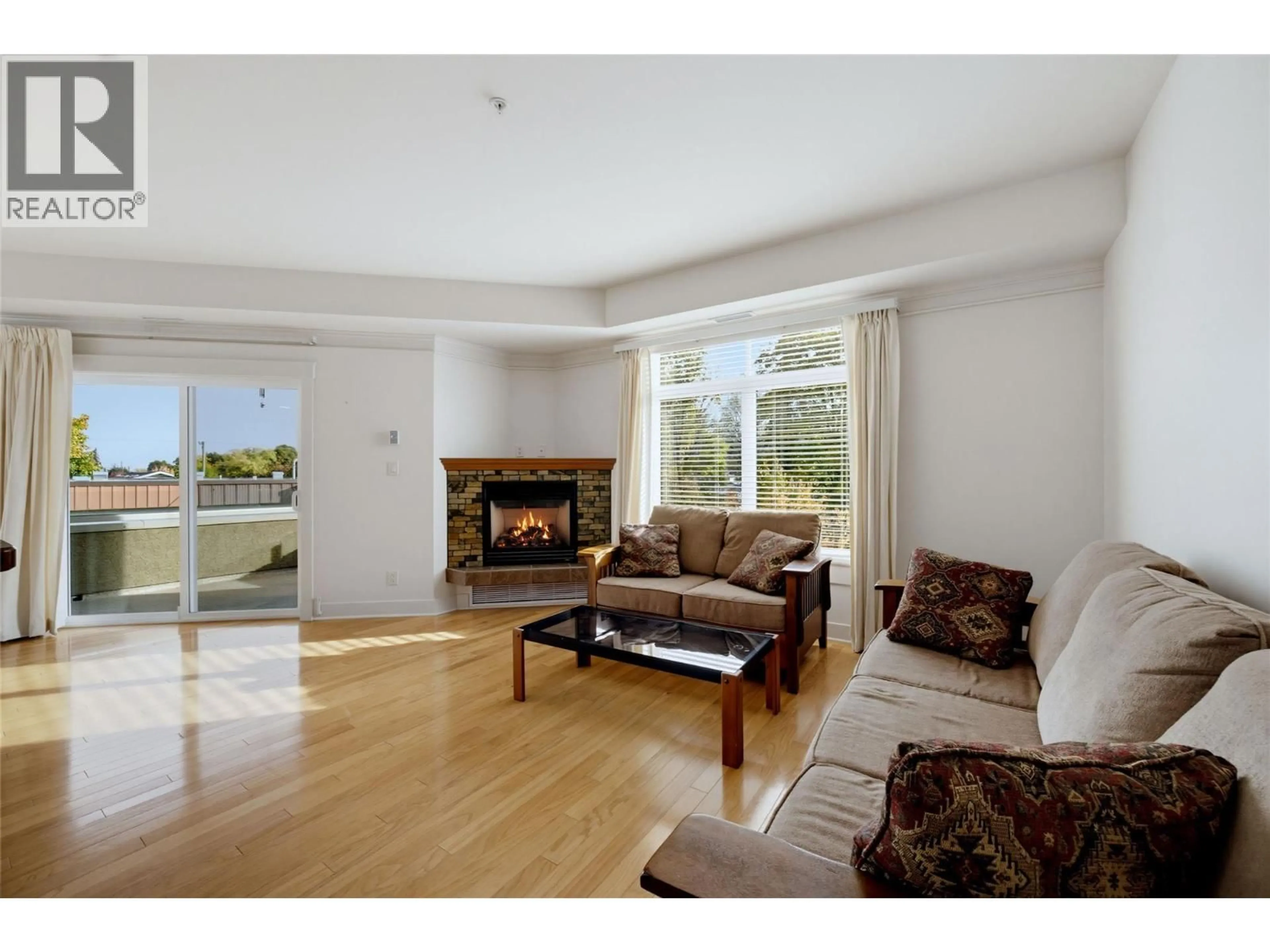 Living room with furniture, wood/laminate floor for 202 - 611 SHUSWAP STREET SOUTHWEST, Salmon Arm British Columbia V1E0A2