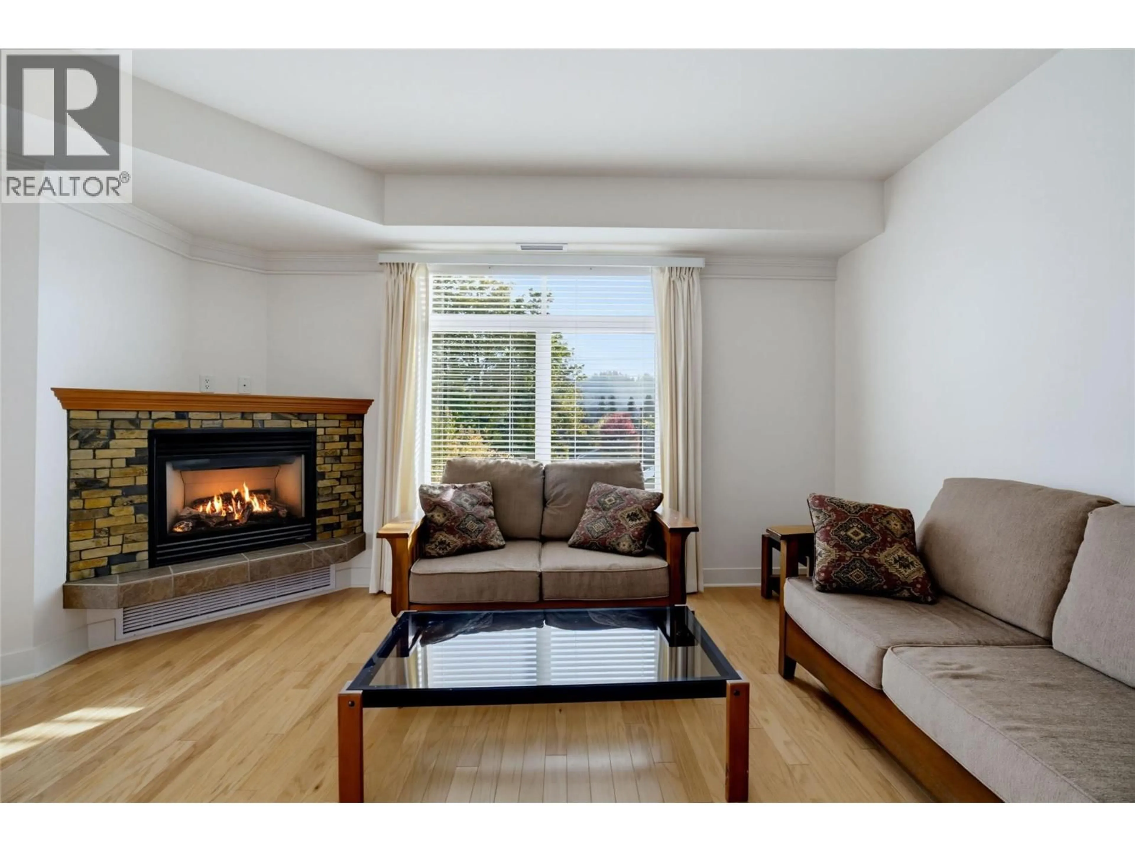 Living room with furniture, wood/laminate floor for 202 - 611 SHUSWAP STREET SOUTHWEST, Salmon Arm British Columbia V1E0A2