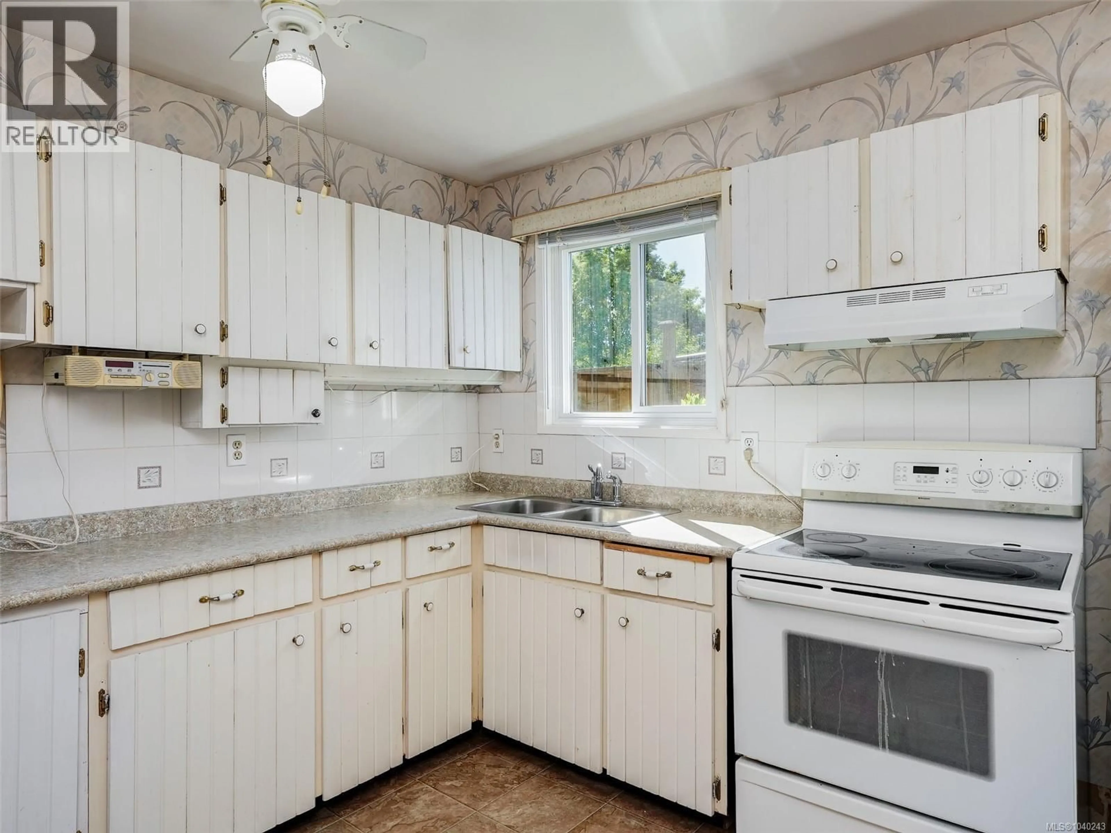 Standard kitchen, unknown for 10040 WISTERIA PLACE, Sidney British Columbia V8L4E7
