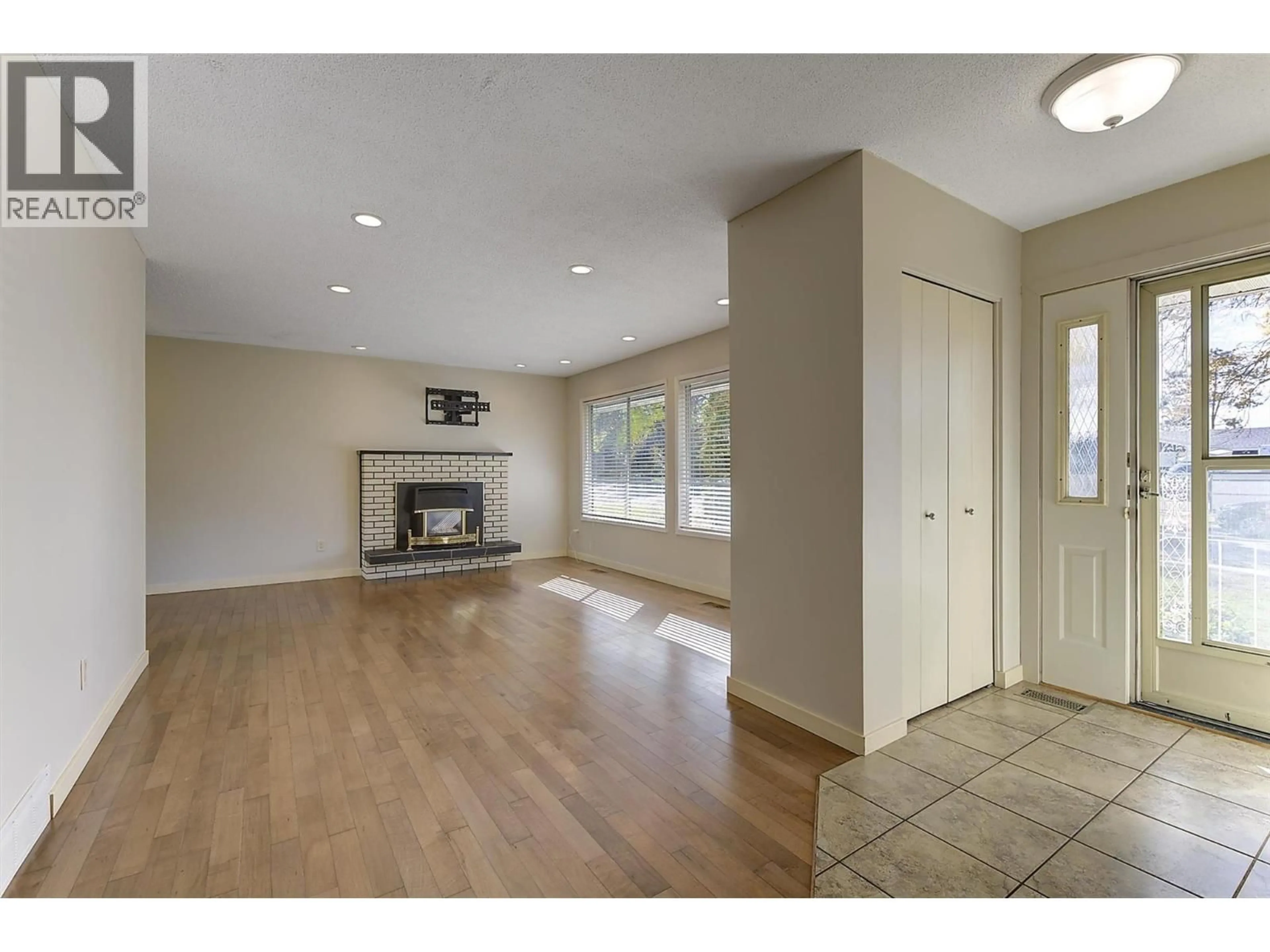 Unknown for 565 DOUGALL ROAD SOUTH, Kelowna British Columbia V1X3K2