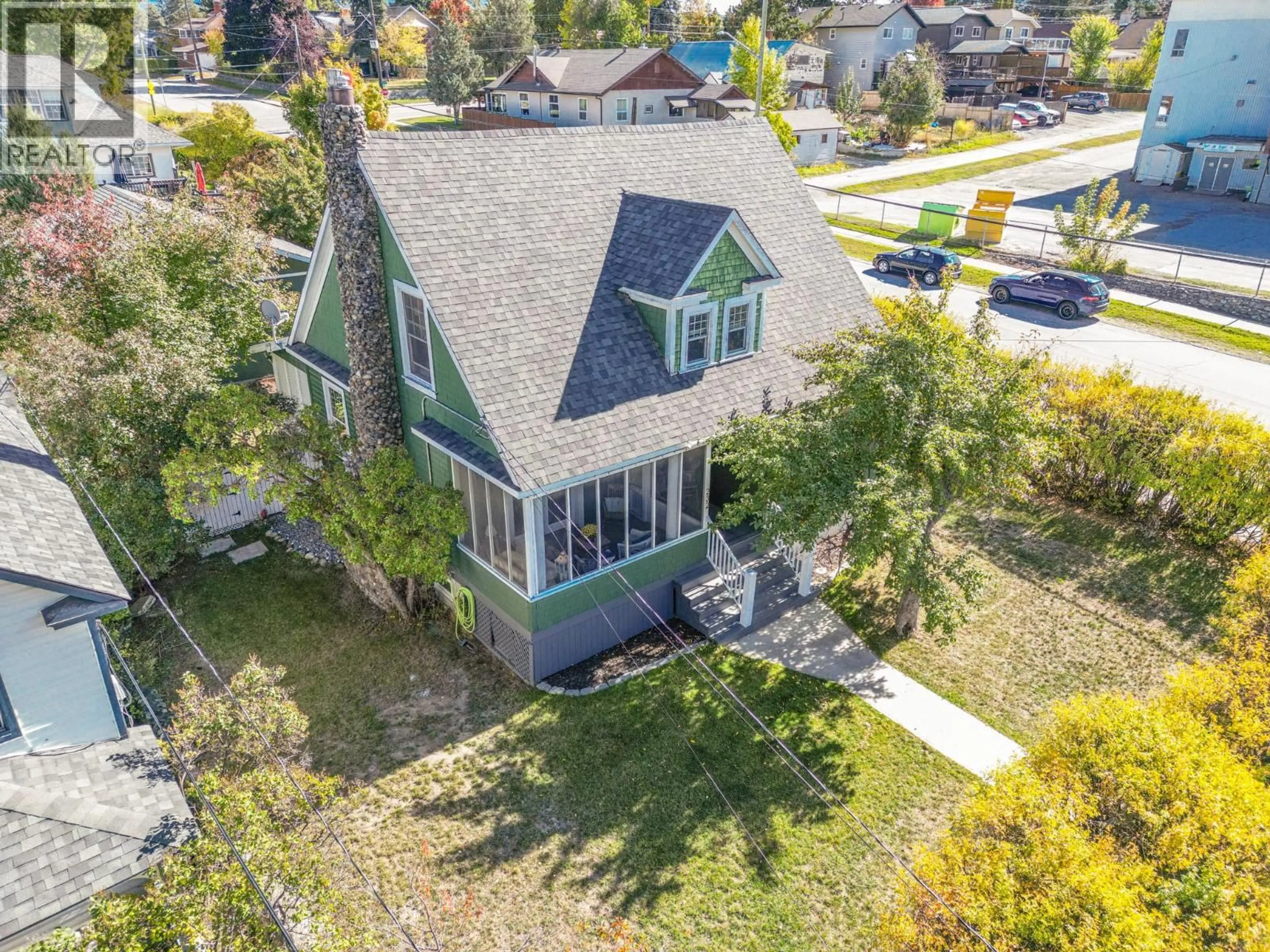 A pic from outside/outdoor area/front of a property/back of a property/a pic from drone, street for 232 10TH S AVENUE, Cranbrook British Columbia V1C2N4