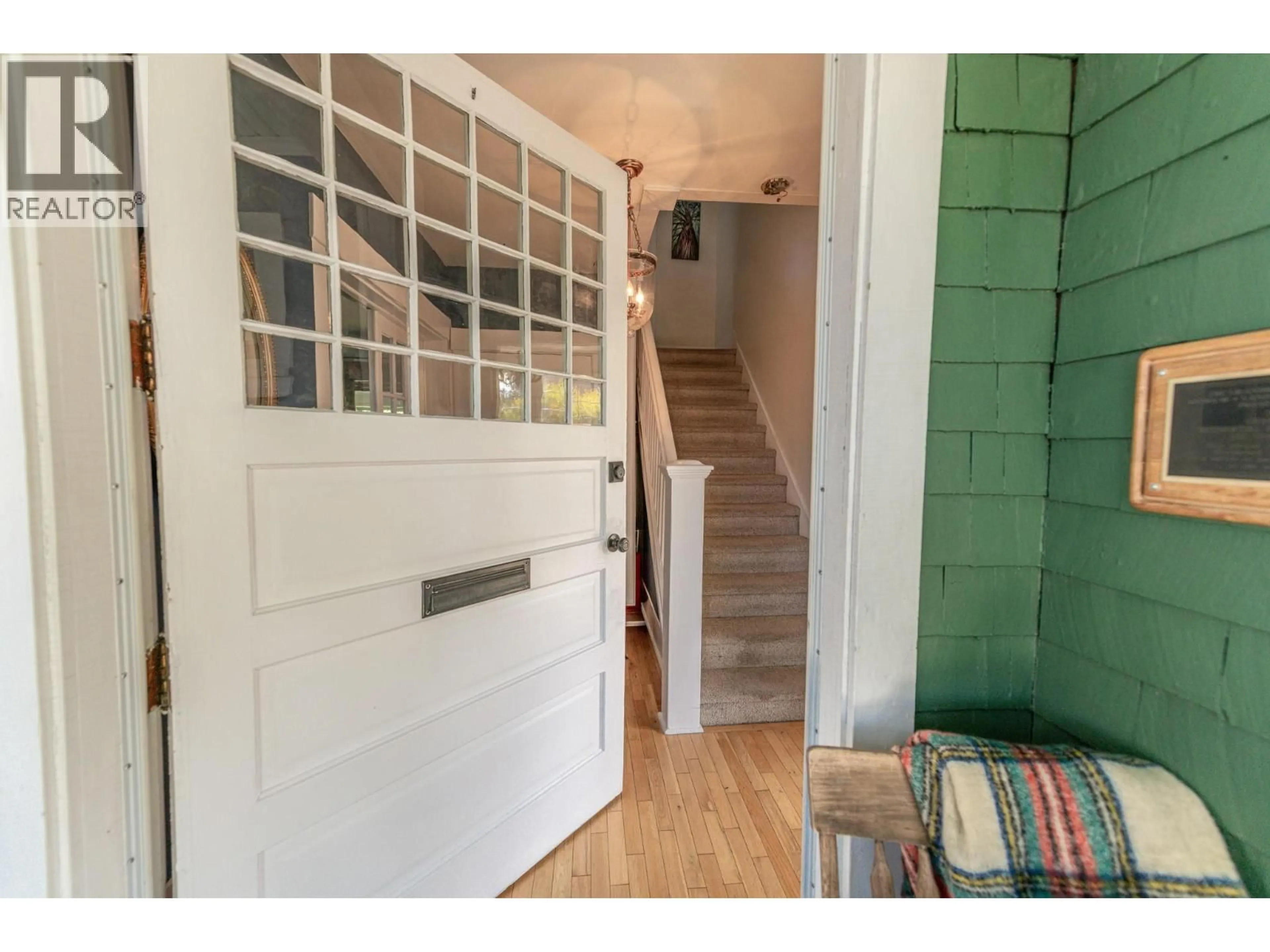 Indoor entryway for 232 10TH S AVENUE, Cranbrook British Columbia V1C2N4