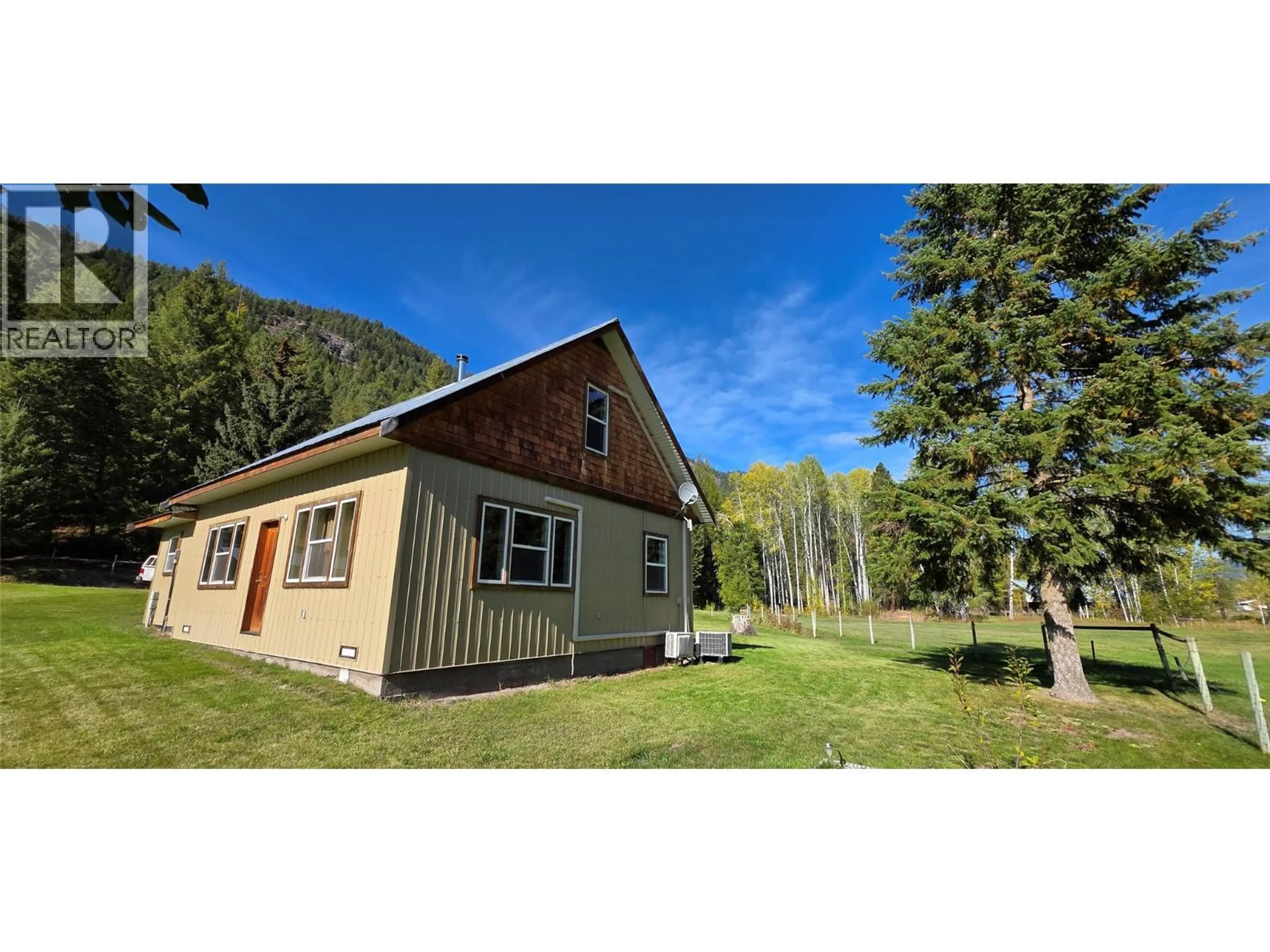 A pic from outside/outdoor area/front of a property/back of a property/a pic from drone, mountain view for 3340 CHRISTIAN VALLEY ROAD OTHER, Westbridge British Columbia V0H1Y0