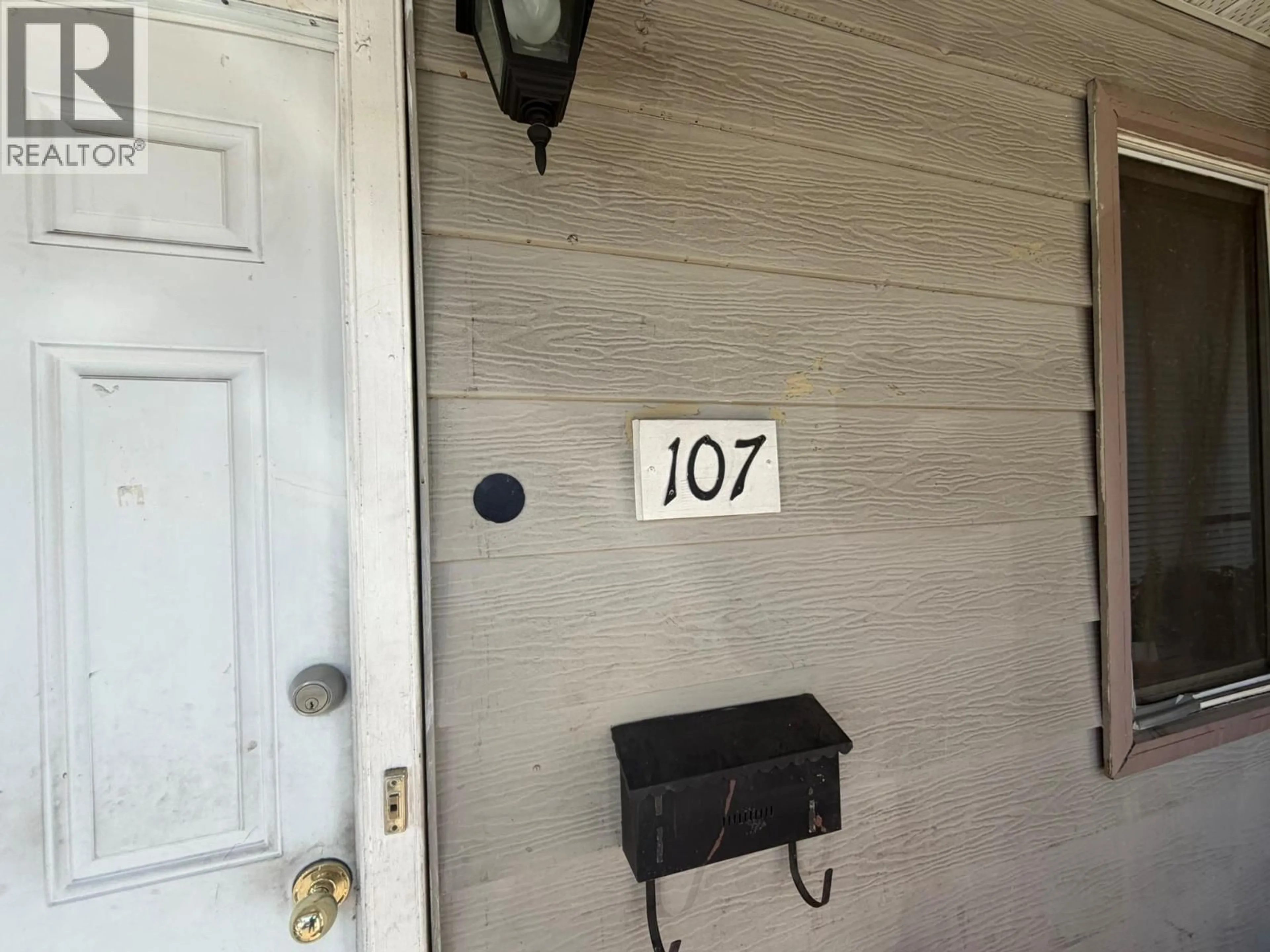 Indoor entryway for 107 - 3712 24 AVENUE, Vernon British Columbia V1T1L9