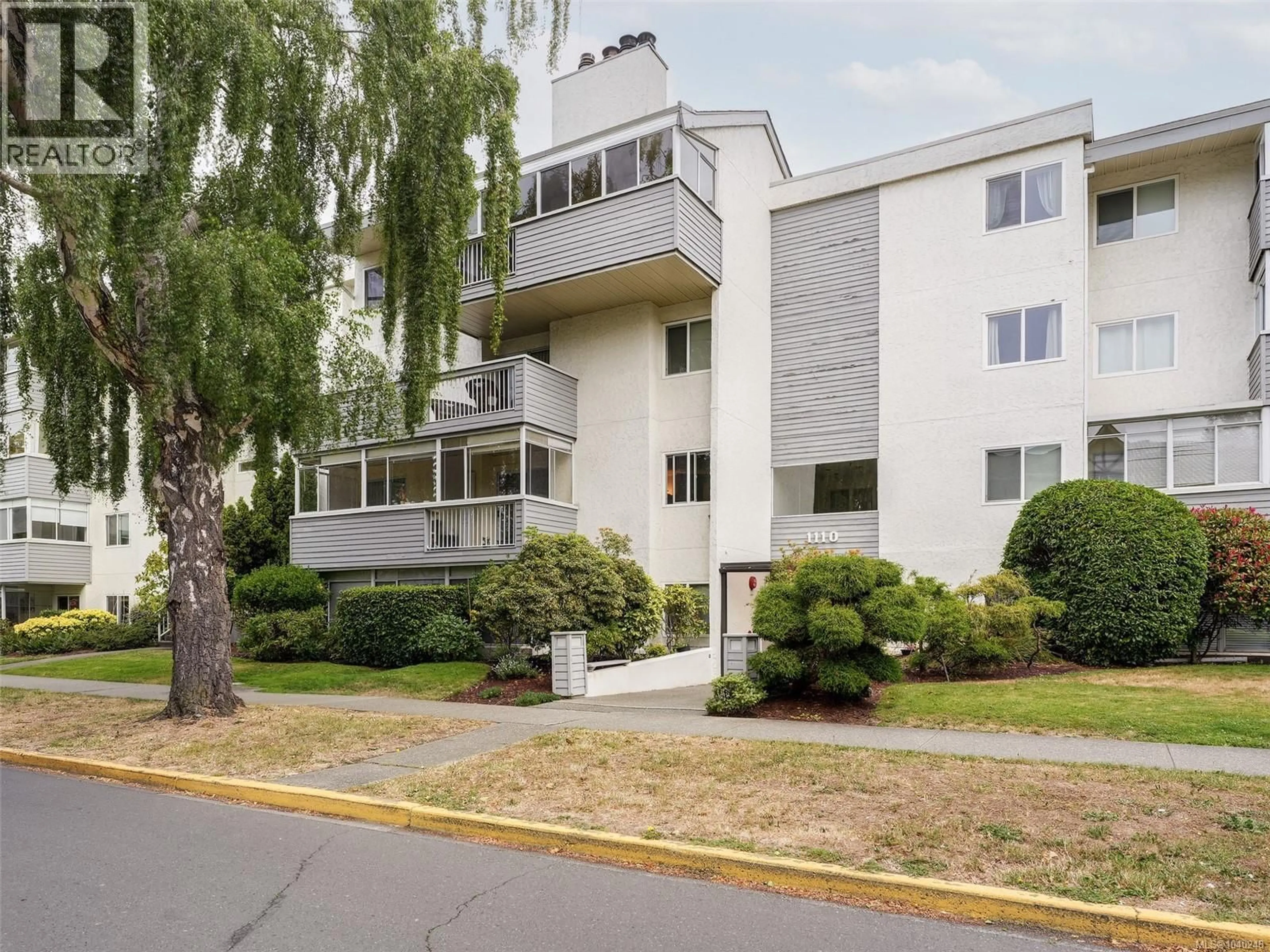 Home with vinyl exterior material, unknown for 206 - 1110 OSCAR STREET, Victoria British Columbia V8V4W5