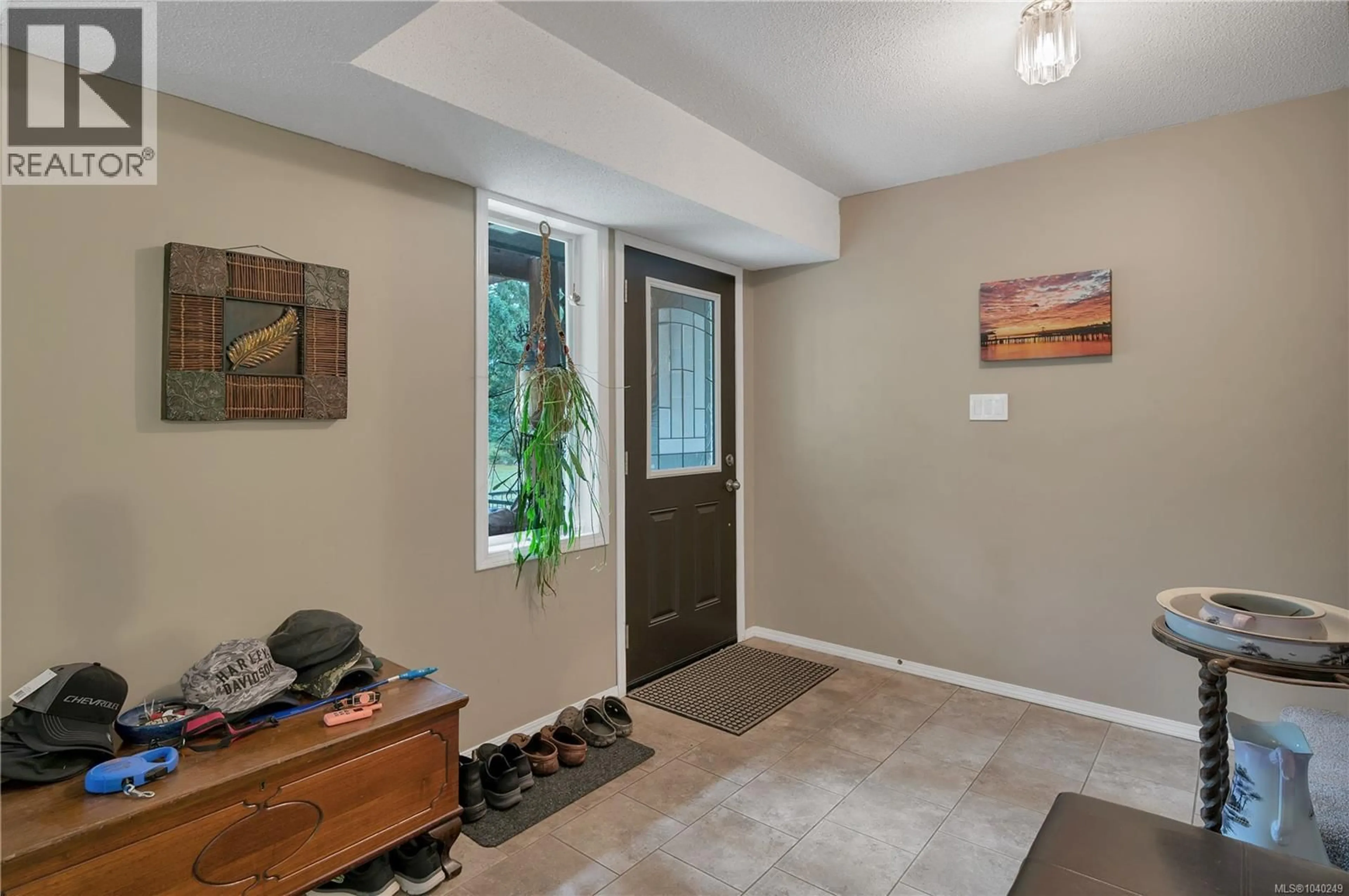 Indoor entryway for 4040 YORK ROAD, Campbell River British Columbia V9H1B3