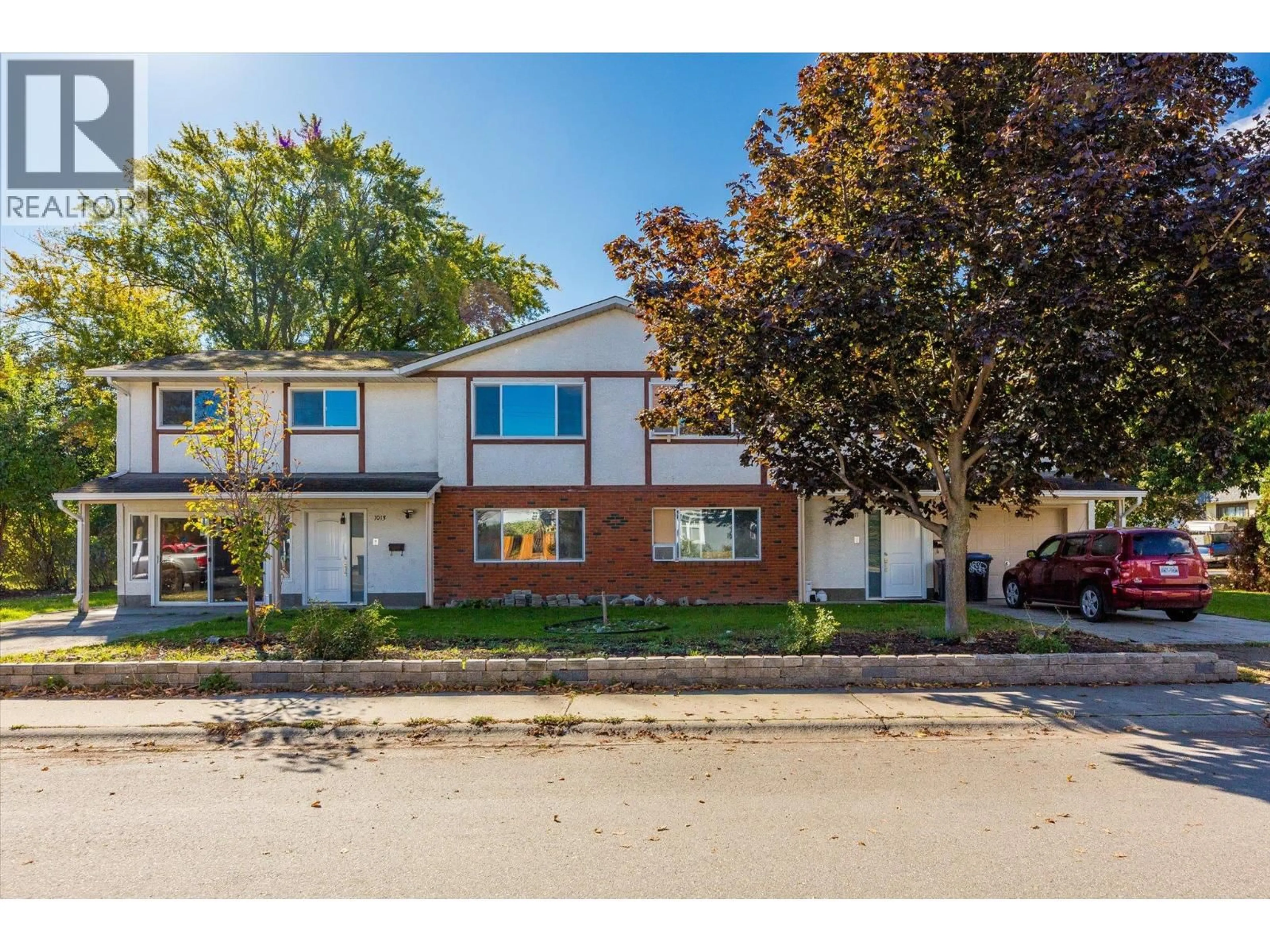 Home with brick exterior material, street for 1011-1013 LAWSON AVENUE, Kelowna British Columbia V1Y6T3