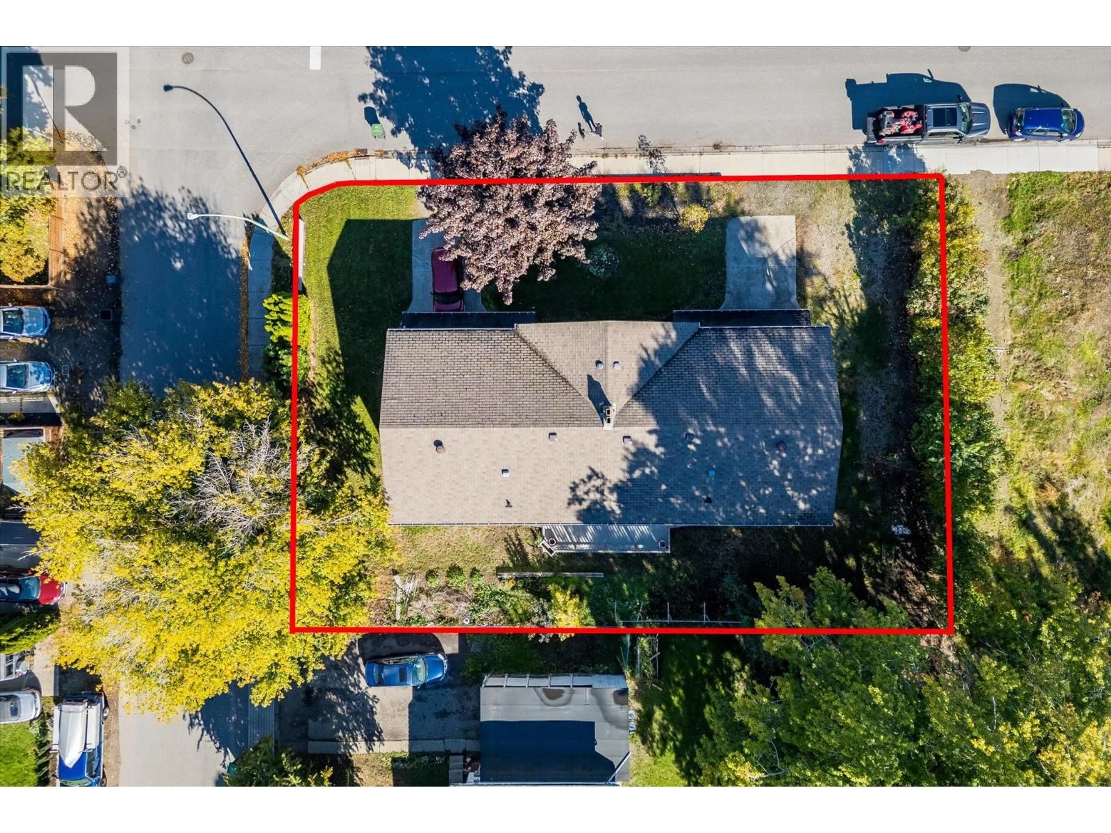 A pic from outside/outdoor area/front of a property/back of a property/a pic from drone, street for 1011-1013 LAWSON AVENUE, Kelowna British Columbia V1Y6T3