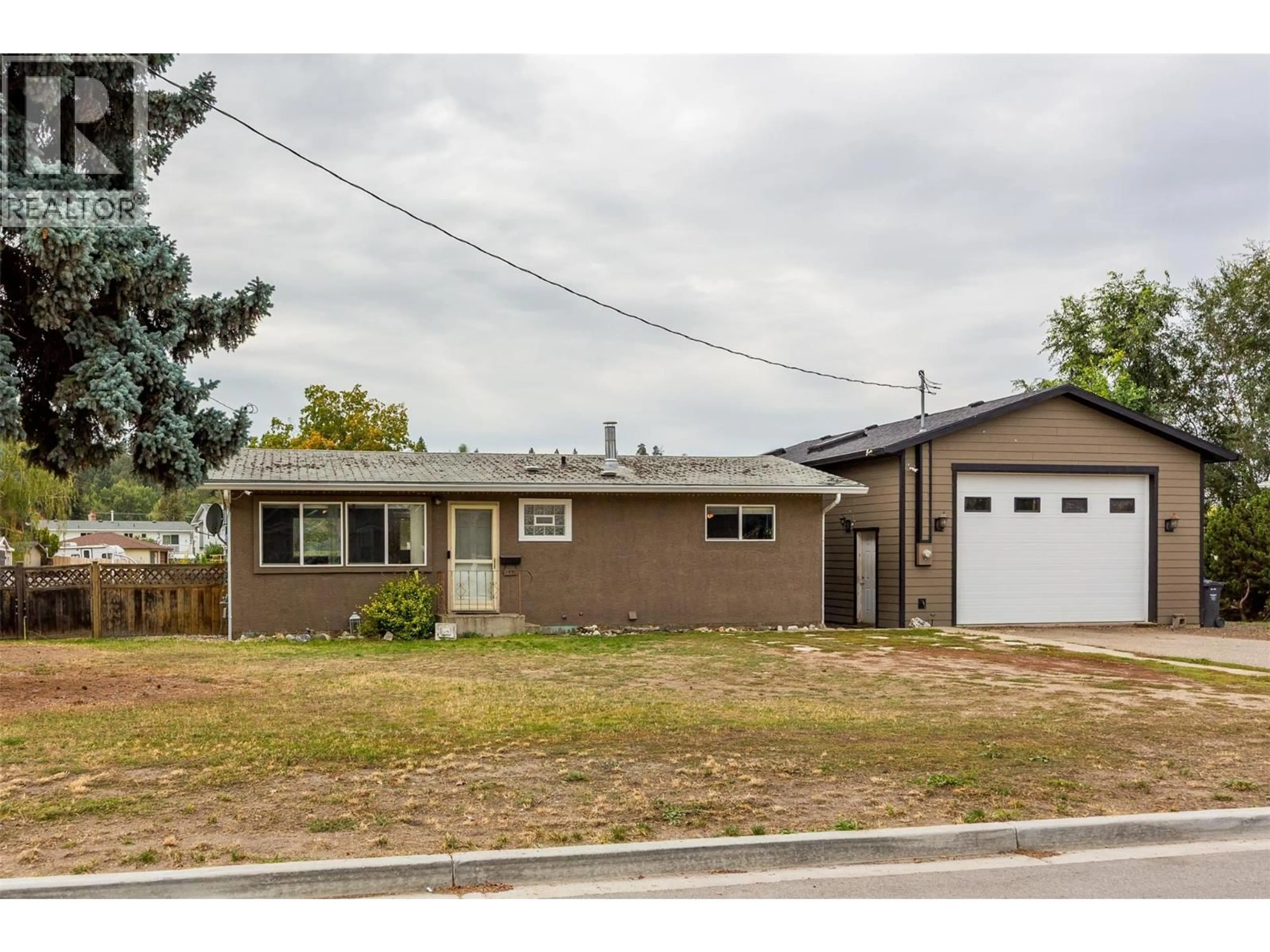 Home with vinyl exterior material, street for 1495 CORNWALL ROAD, Kelowna British Columbia V1X1P2
