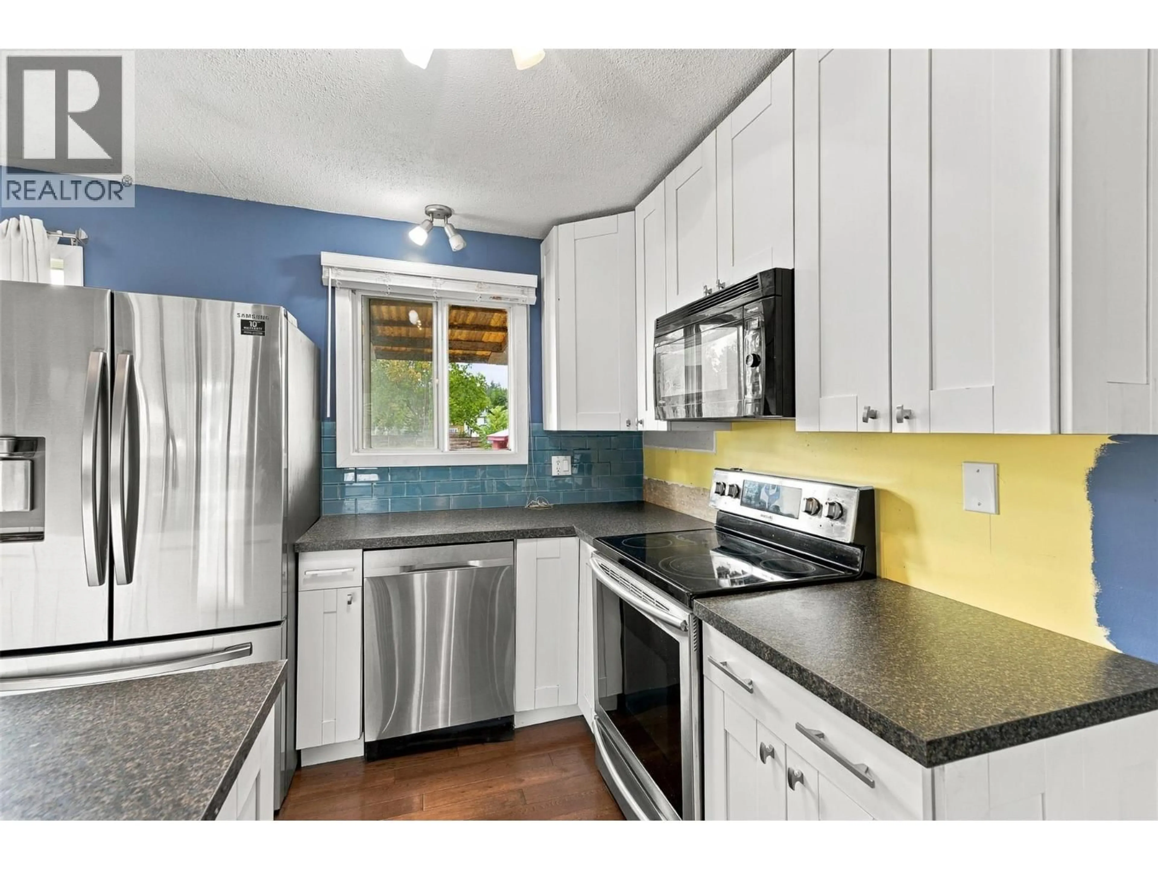 Standard kitchen, ceramic/tile floor for 1495 CORNWALL ROAD, Kelowna British Columbia V1X1P2