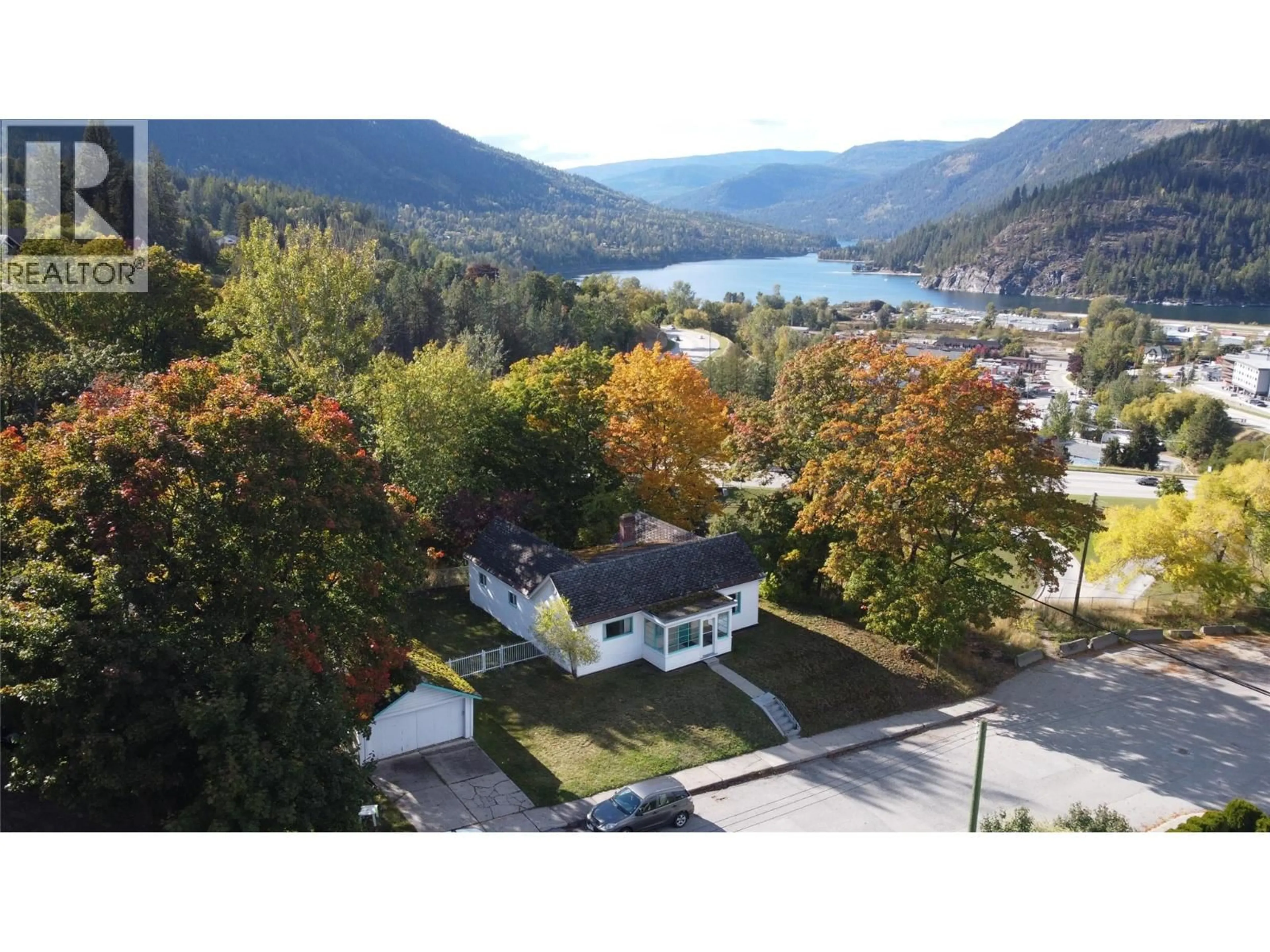 A pic from outside/outdoor area/front of a property/back of a property/a pic from drone, unknown for 1002 KOOTENAY STREET, Nelson British Columbia V1L1L4
