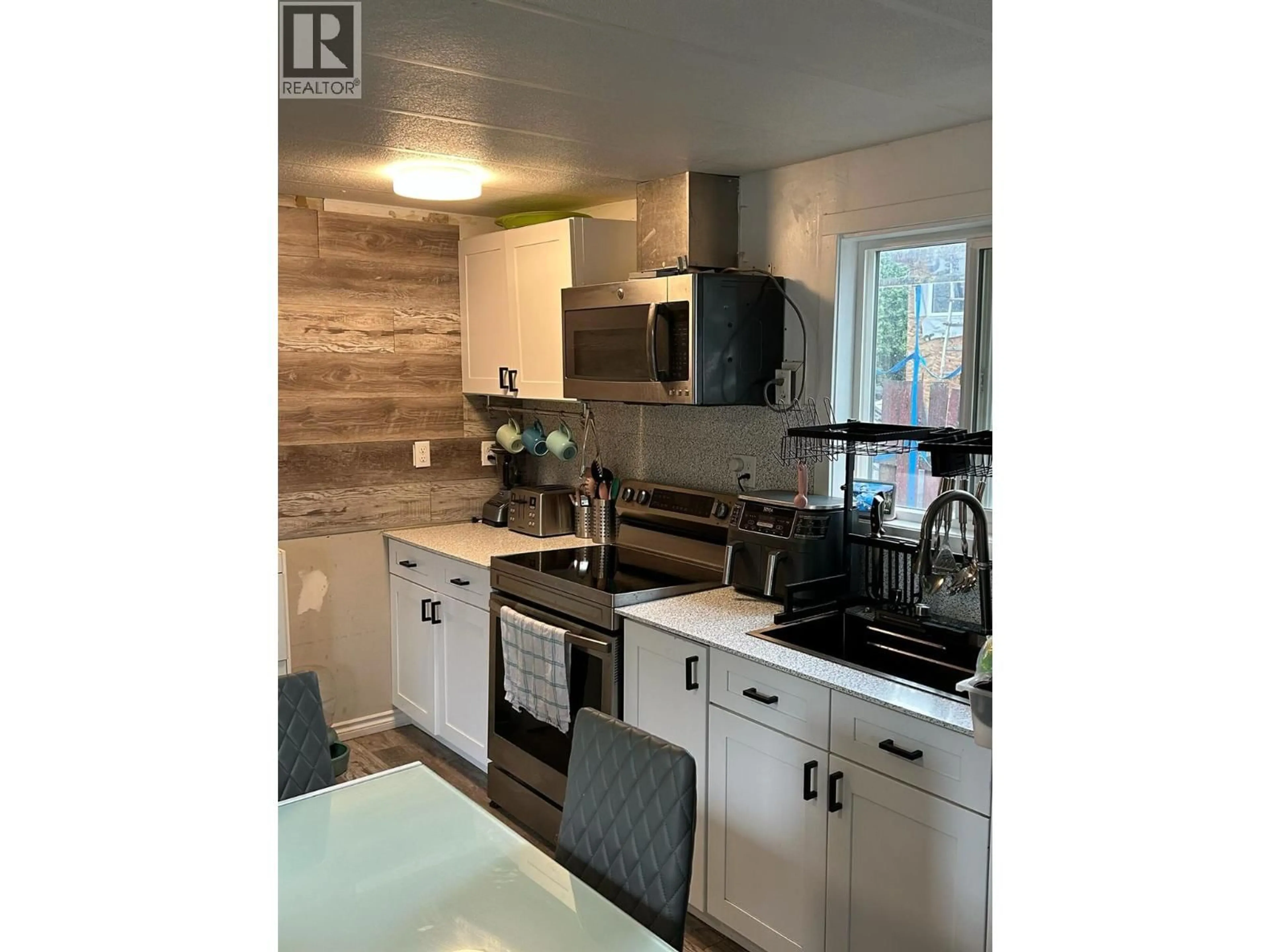 Open concept kitchen, wood/laminate floor for 5317 FREDA AVENUE, Kamloops British Columbia V2C5A6