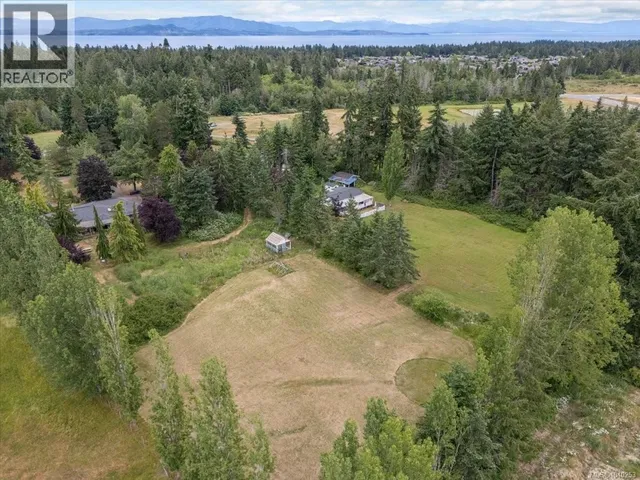 880 GARDEN ROAD EAST, Qualicum Beach 3