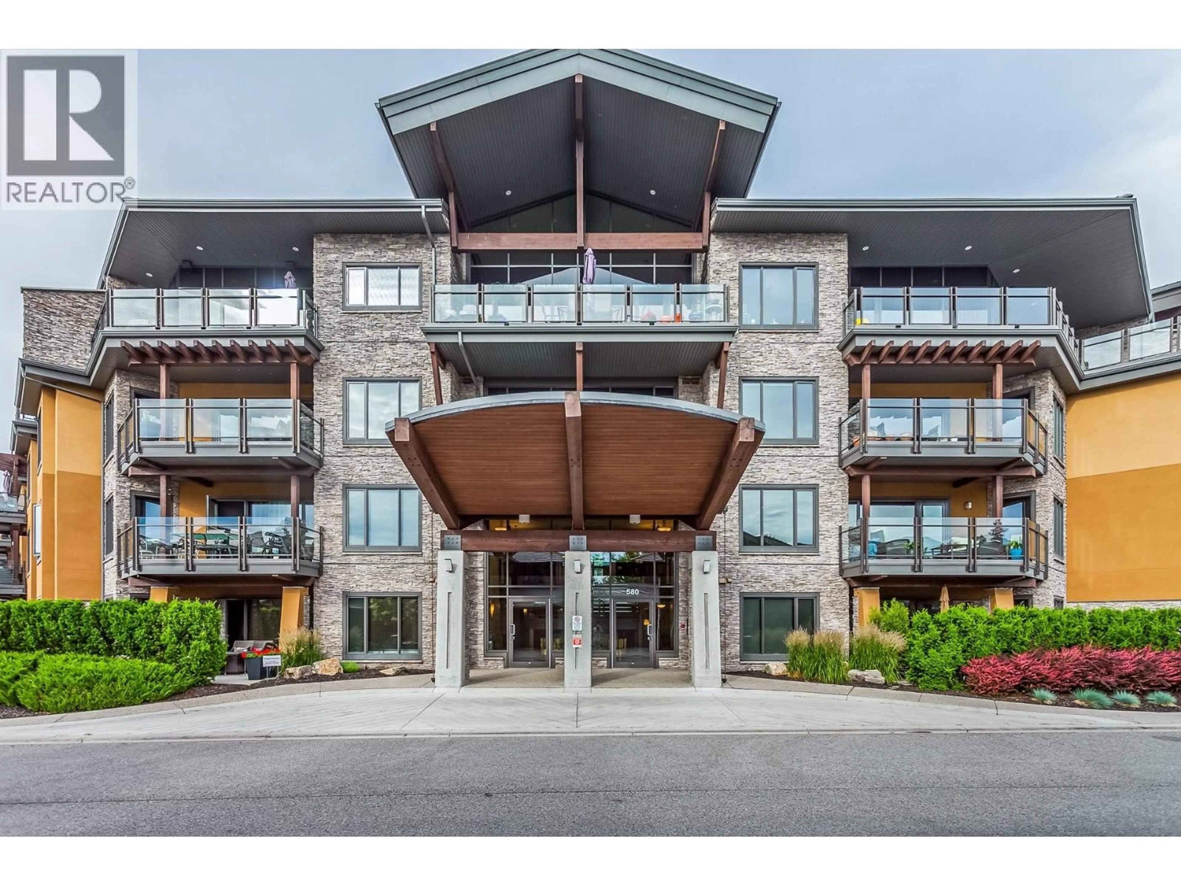 Indoor foyer for 317 - 580 SARSONS ROAD, Kelowna British Columbia V1W5H5