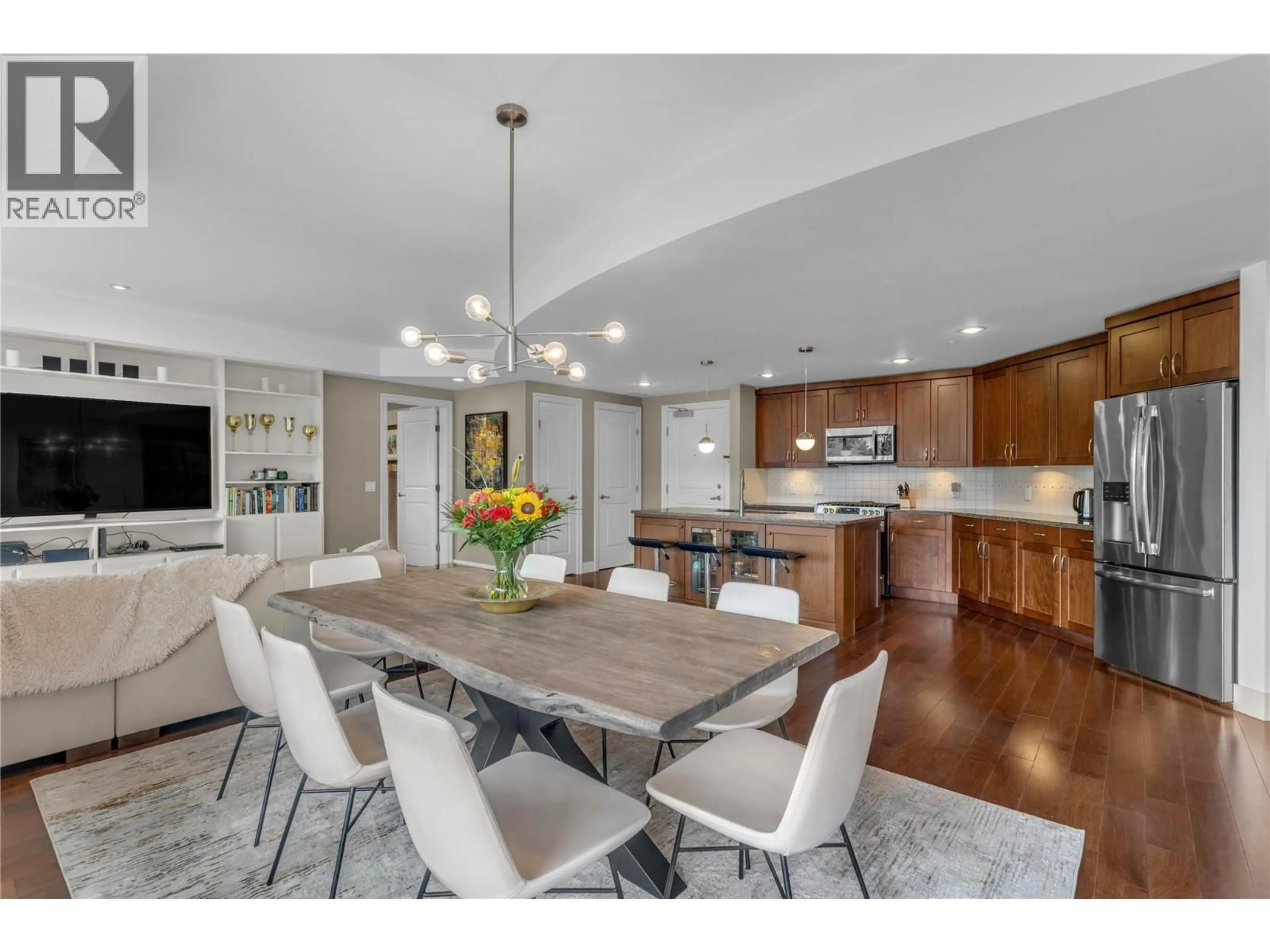 Open concept kitchen, wood/laminate floor for 317 - 580 SARSONS ROAD, Kelowna British Columbia V1W5H5