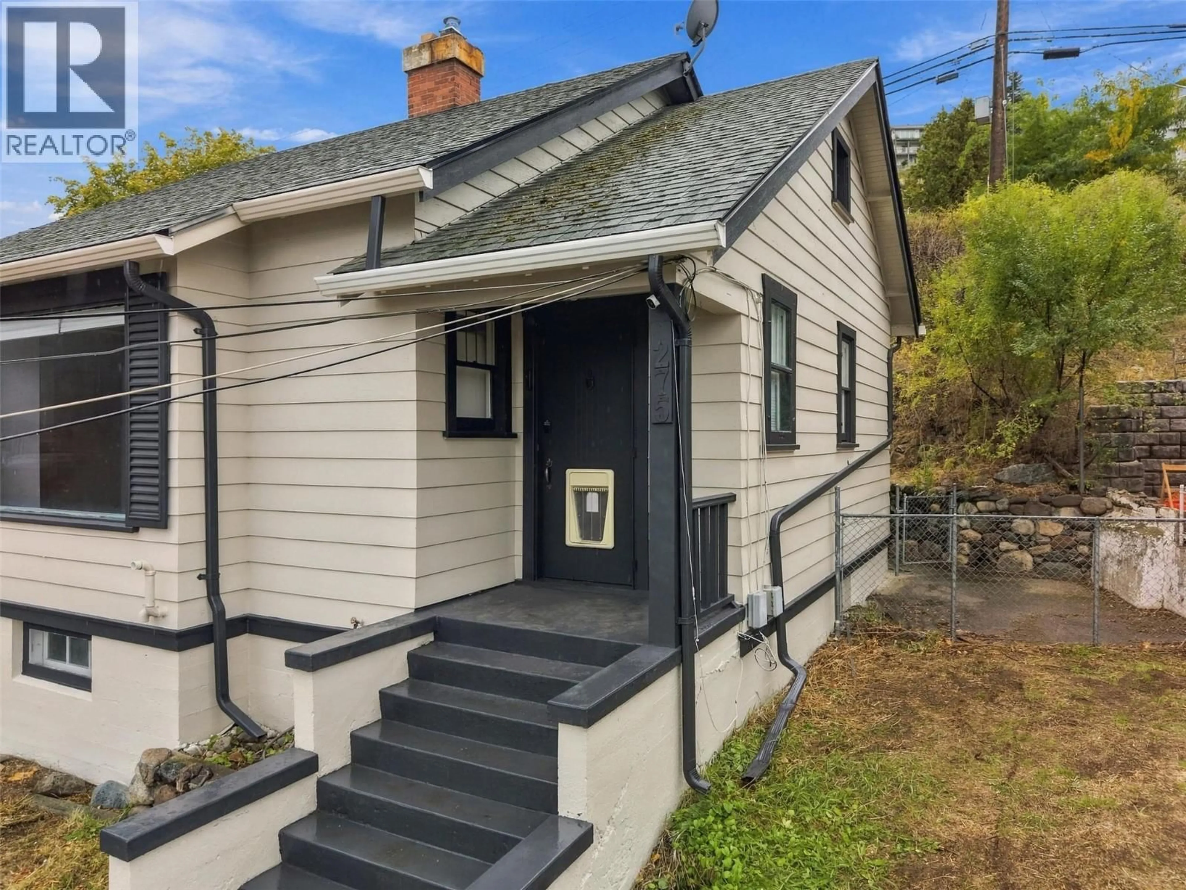 Home with vinyl exterior material, street for 275 SEYMOUR  W STREET, Kamloops British Columbia V2C2E7