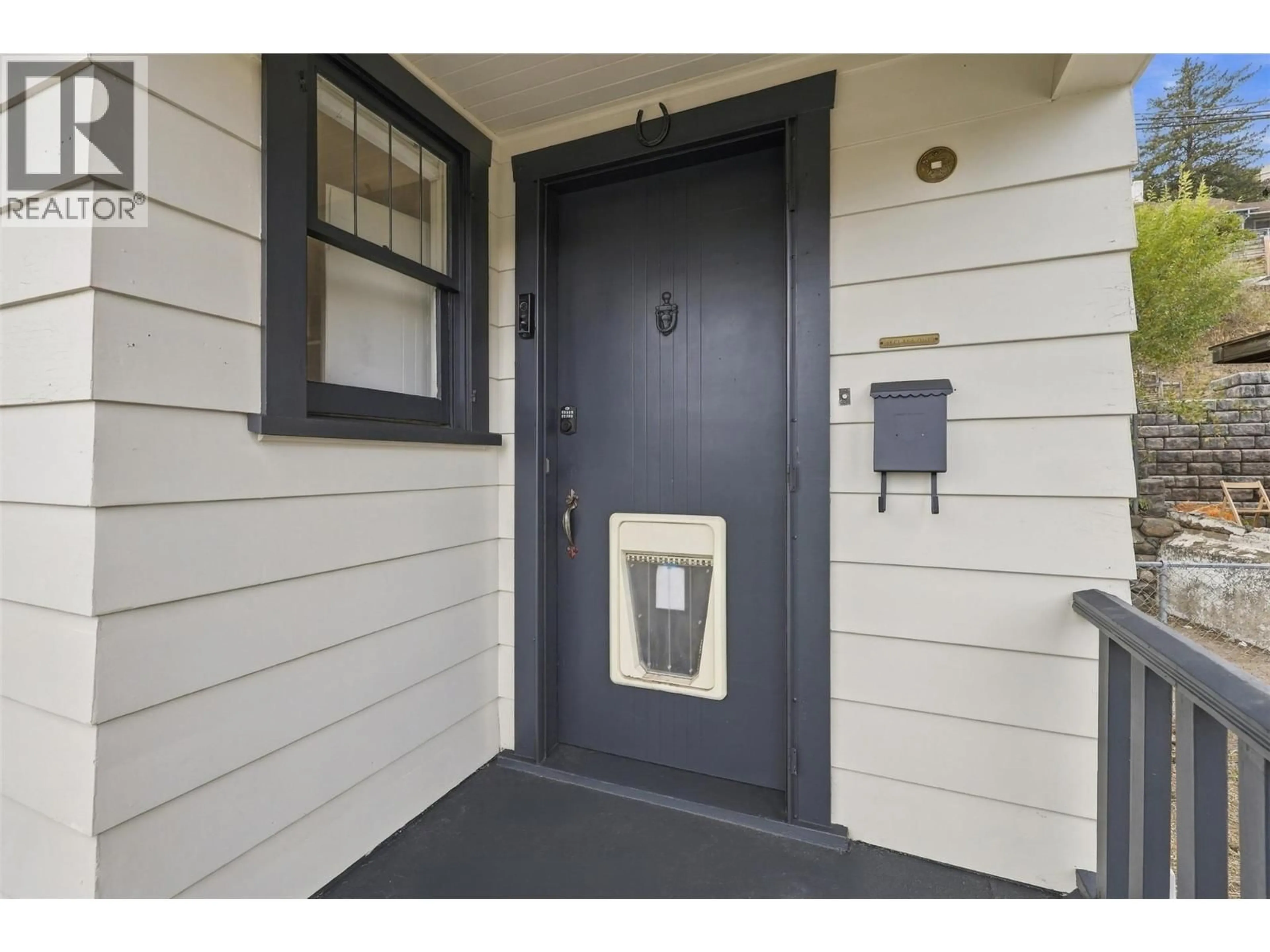Indoor entryway for 275 SEYMOUR  W STREET, Kamloops British Columbia V2C2E7
