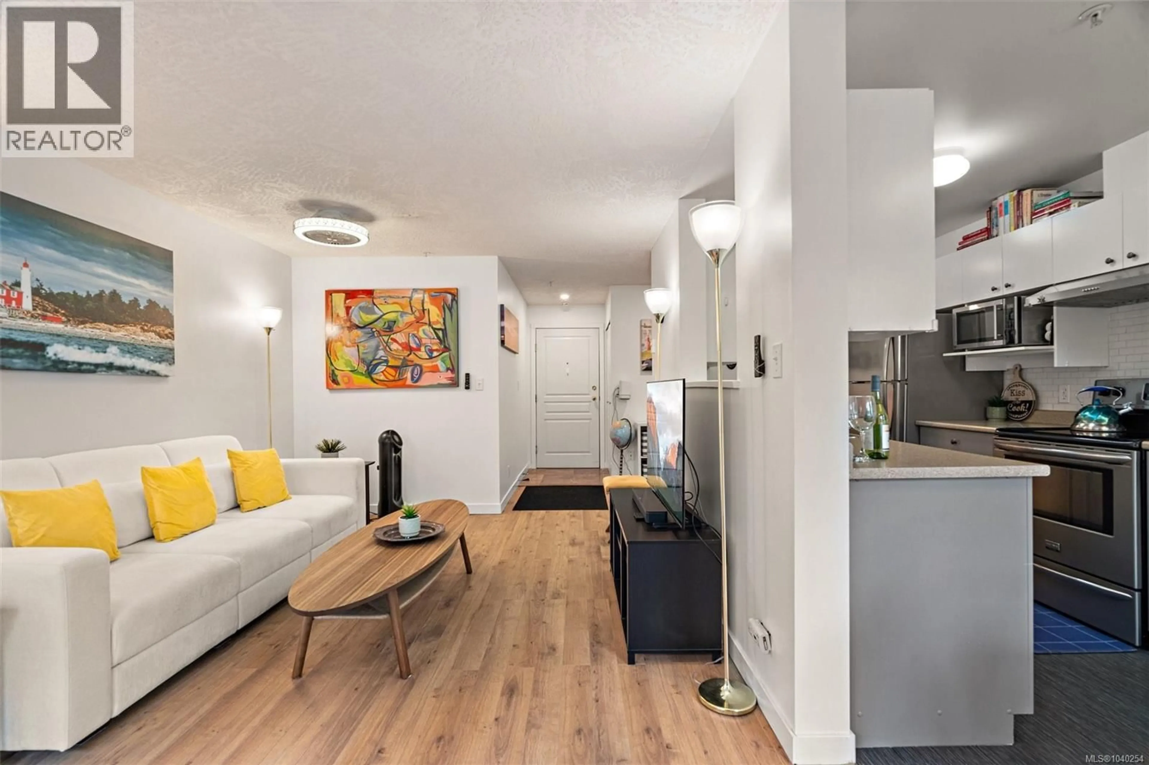Unknown for 206 - 2527 QUADRA STREET, Victoria British Columbia V8T4E1