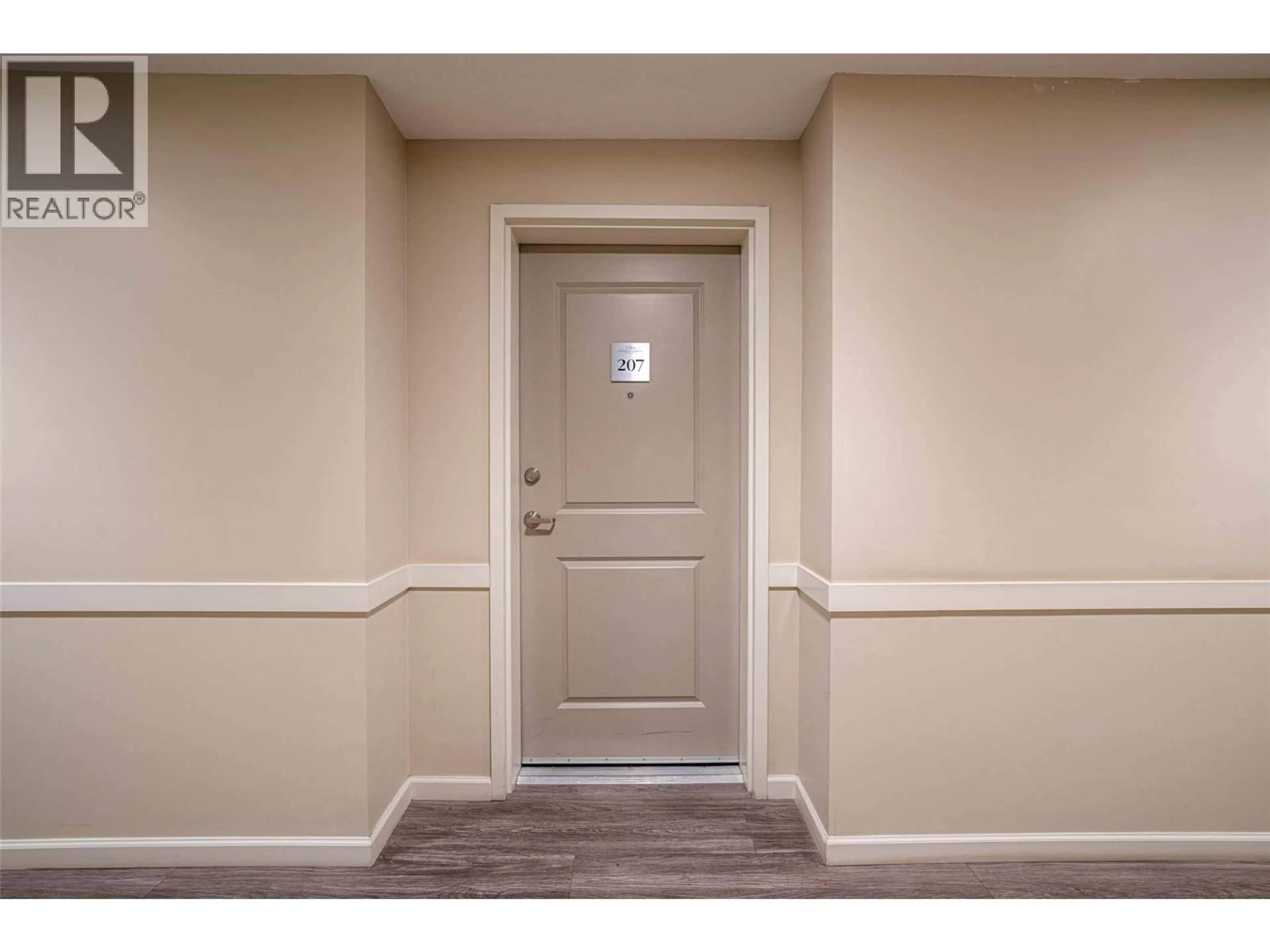 Indoor entryway for 207 - 3010 35 STREET, Vernon British Columbia V1T0A7