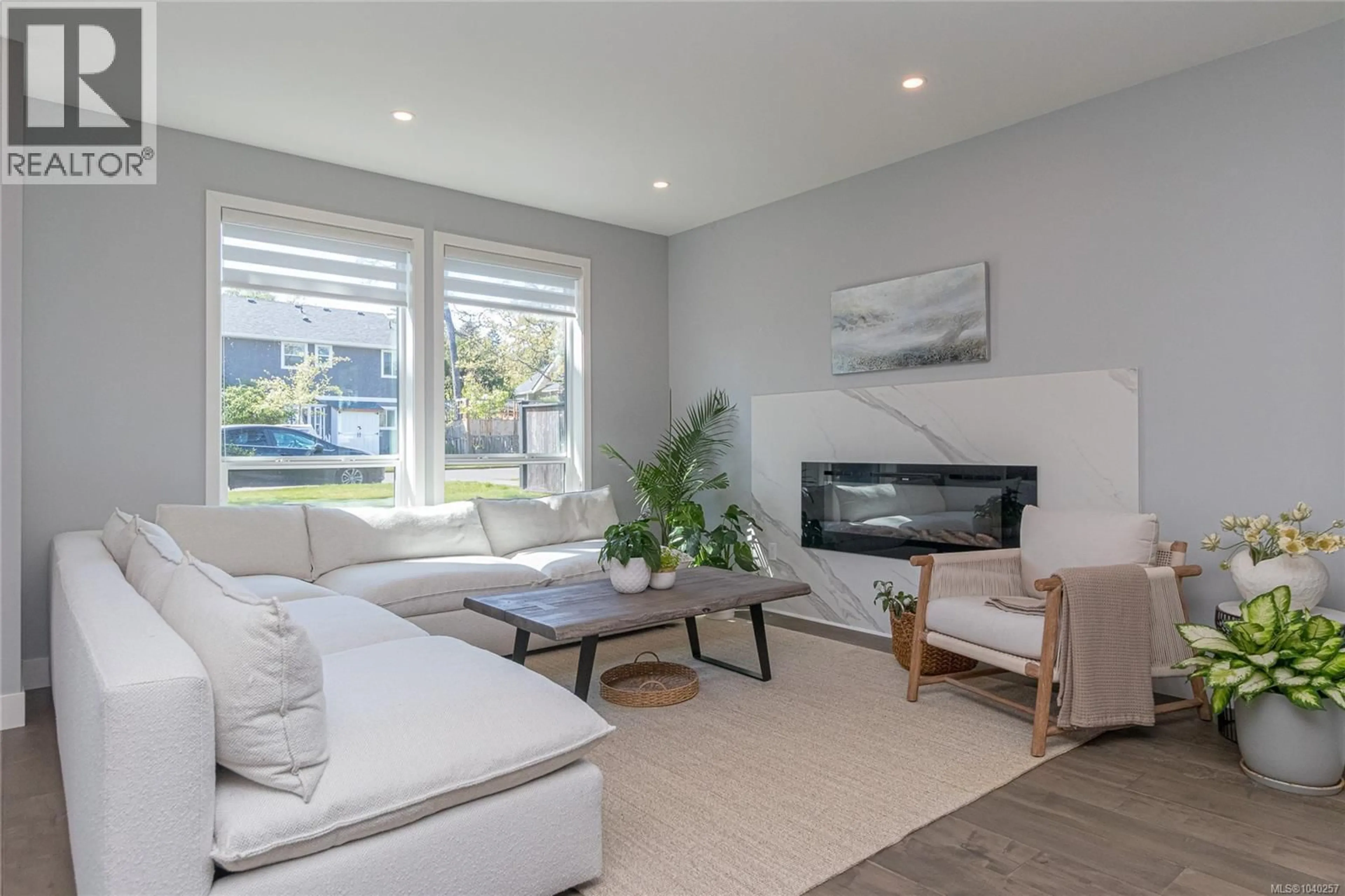 Living room with furniture, unknown for 909 BANK STREET, Victoria British Columbia V8S4B1