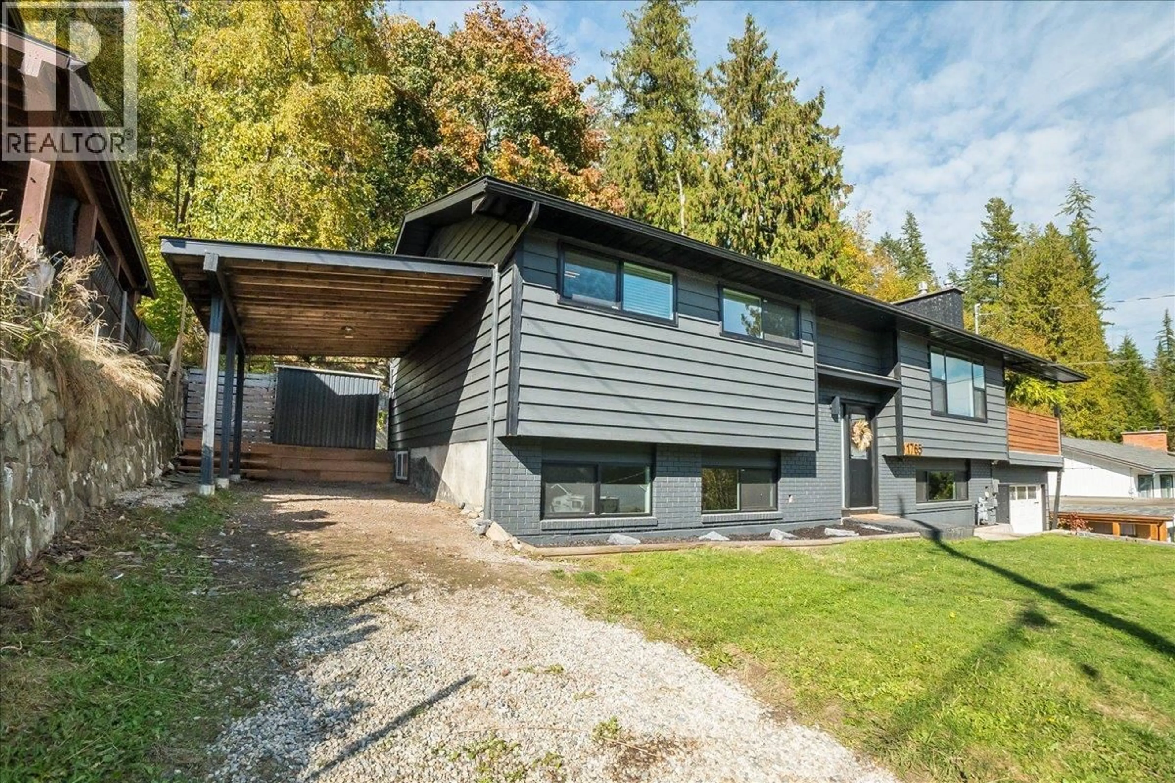 Home with vinyl exterior material, unknown for 1765 RIDGEWOOD ROAD, Nelson British Columbia V1L6J9