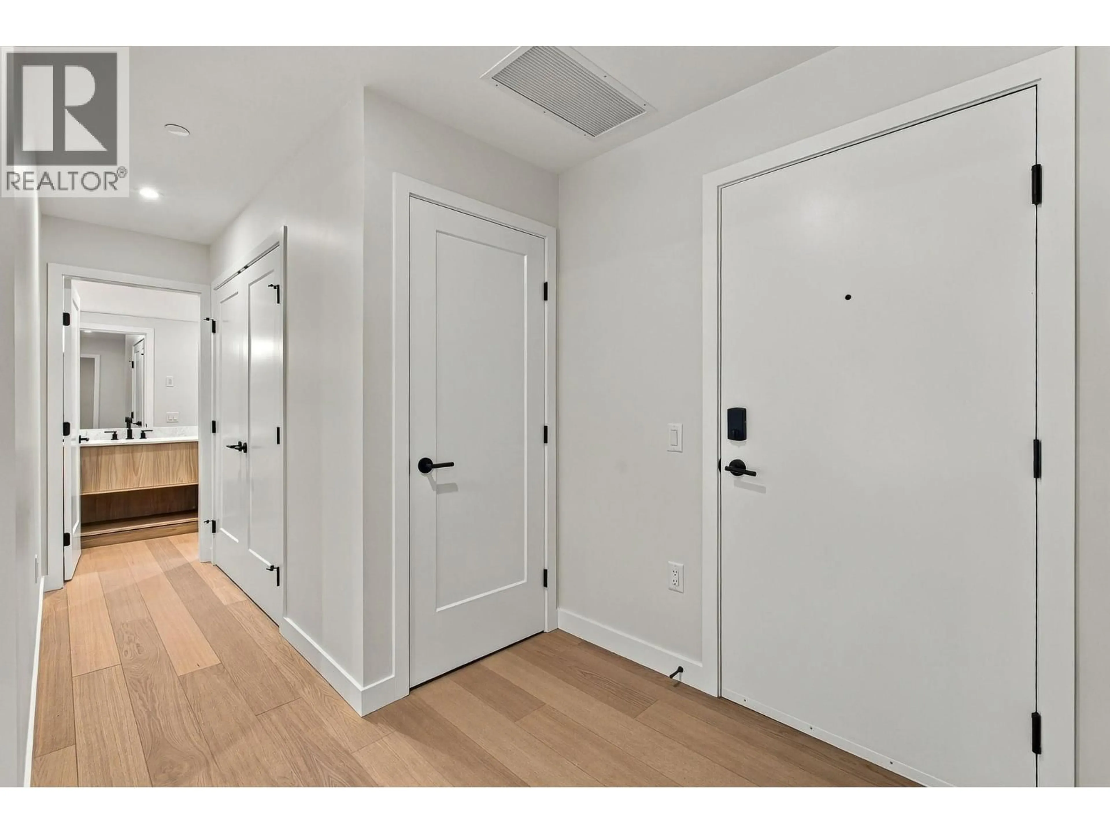 Indoor entryway for 404 - 9652 BENCHLAND DRIVE, Lake Country British Columbia V4V0A4