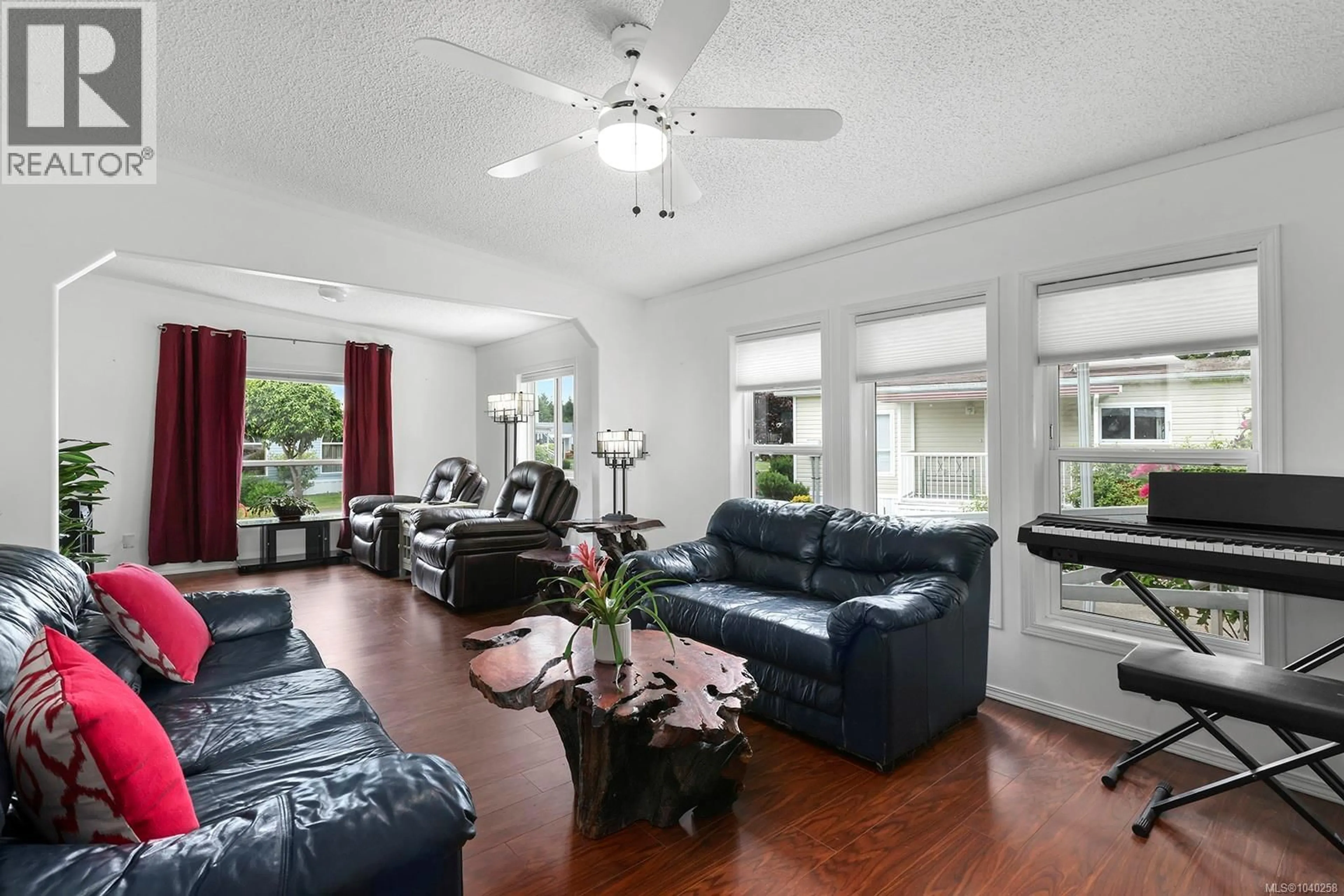 Living room with furniture, unknown for 77 - 4714 MUIR ROAD, Courtenay British Columbia V9N8Z6