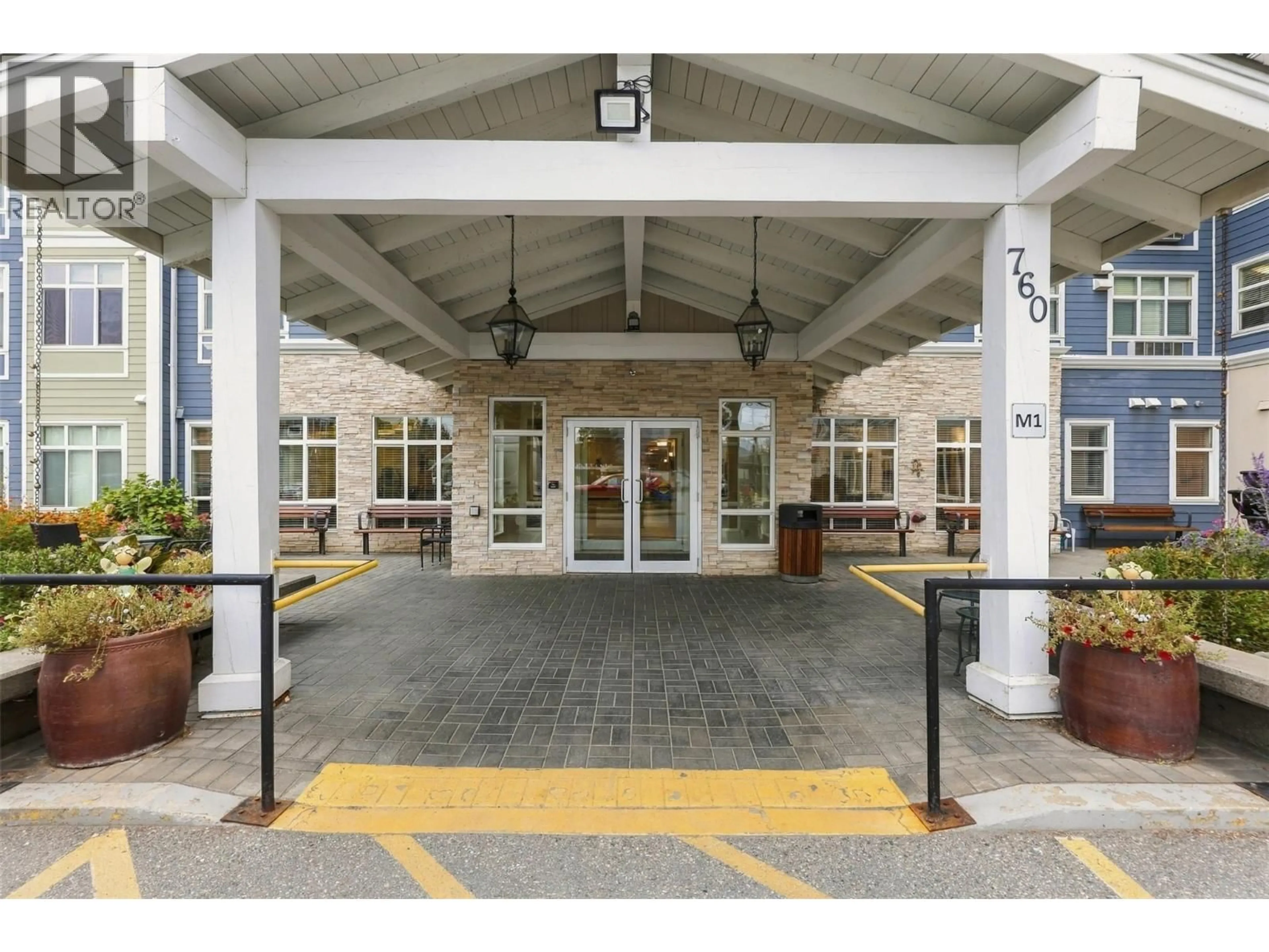 Indoor foyer for 301 - 760 MAYFAIR STREET, Kamloops British Columbia V2B0E5