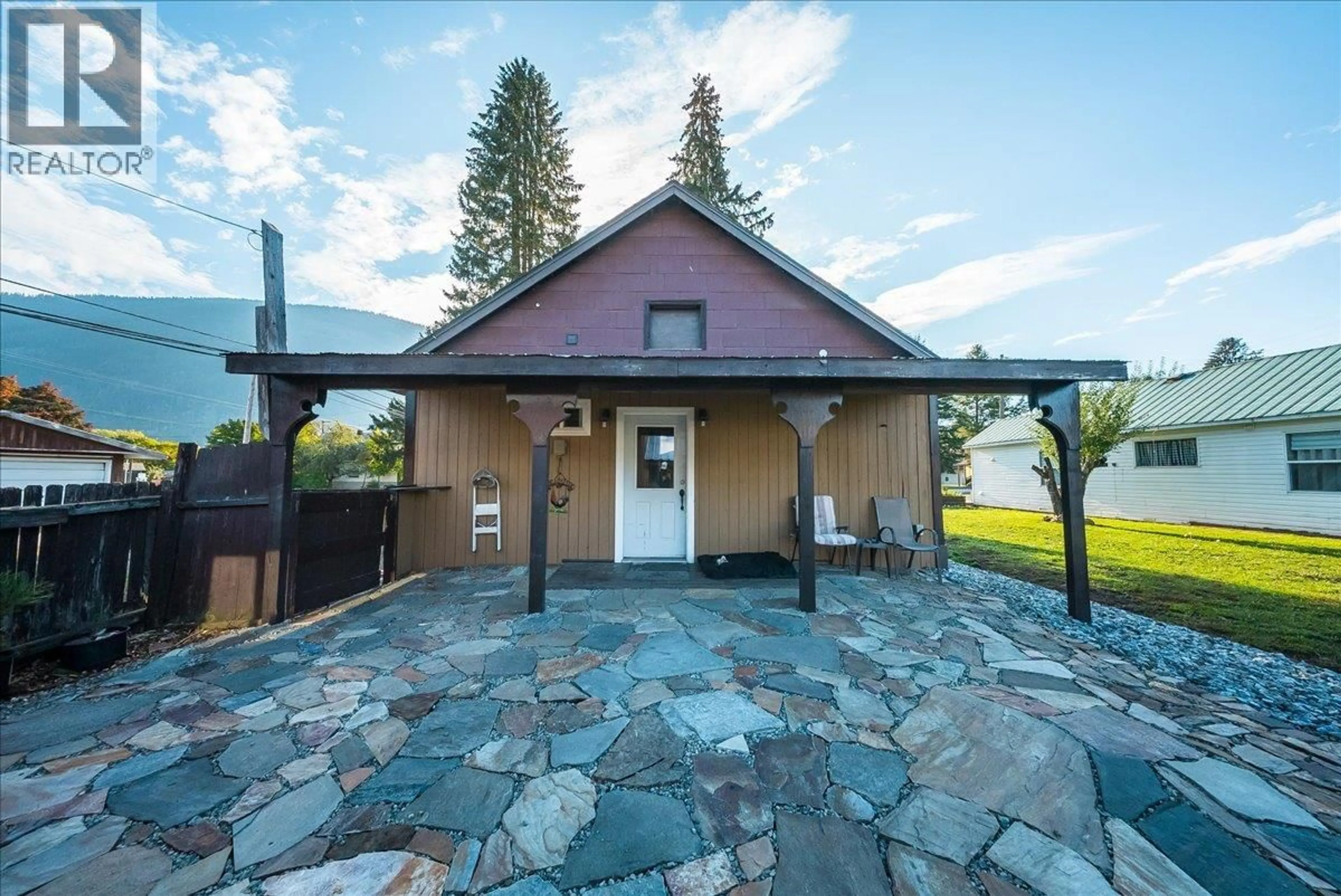 Patio, unknown for 514 DAVIES AVENUE, Salmo British Columbia V0G1Z0