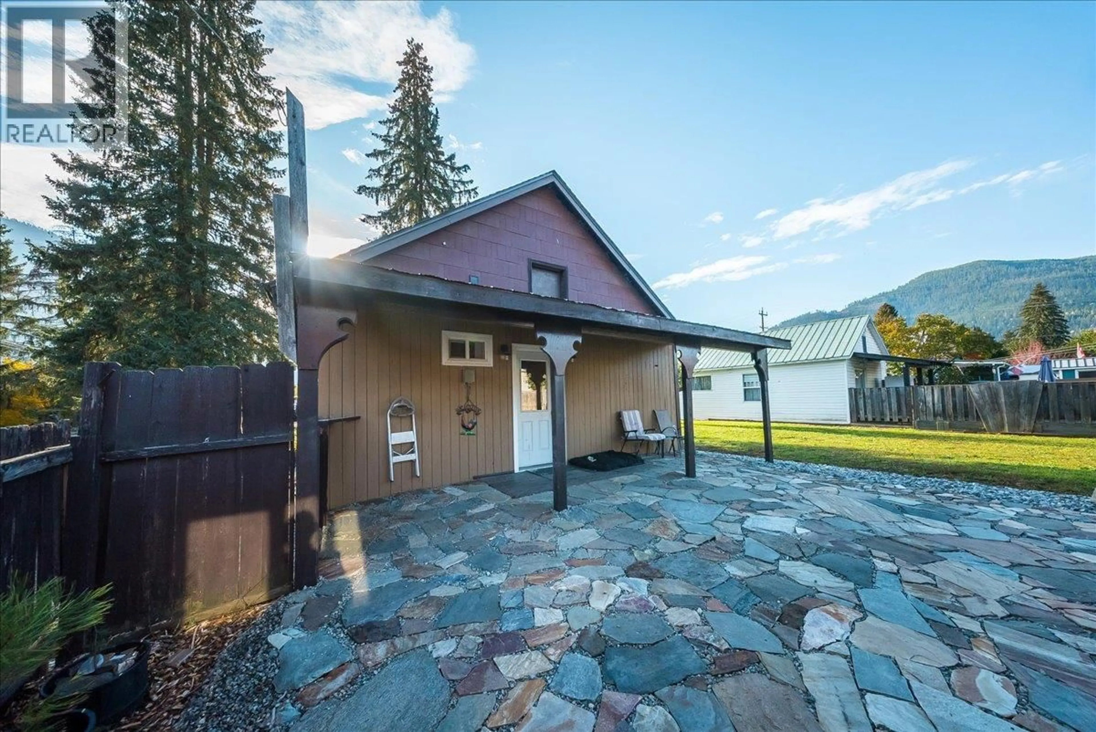 Patio, mountain view for 514 DAVIES AVENUE, Salmo British Columbia V0G1Z0