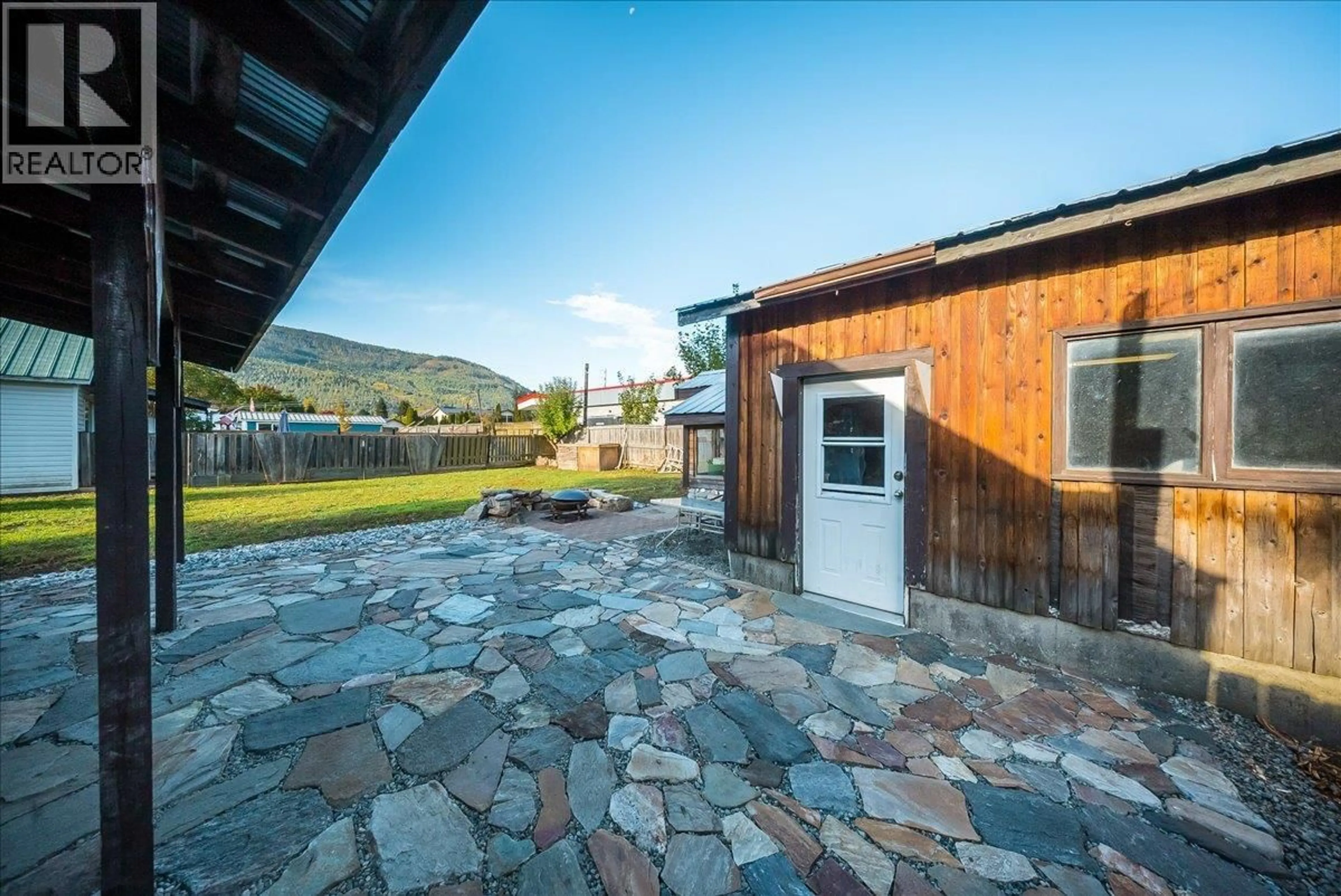 Patio, unknown for 514 DAVIES AVENUE, Salmo British Columbia V0G1Z0