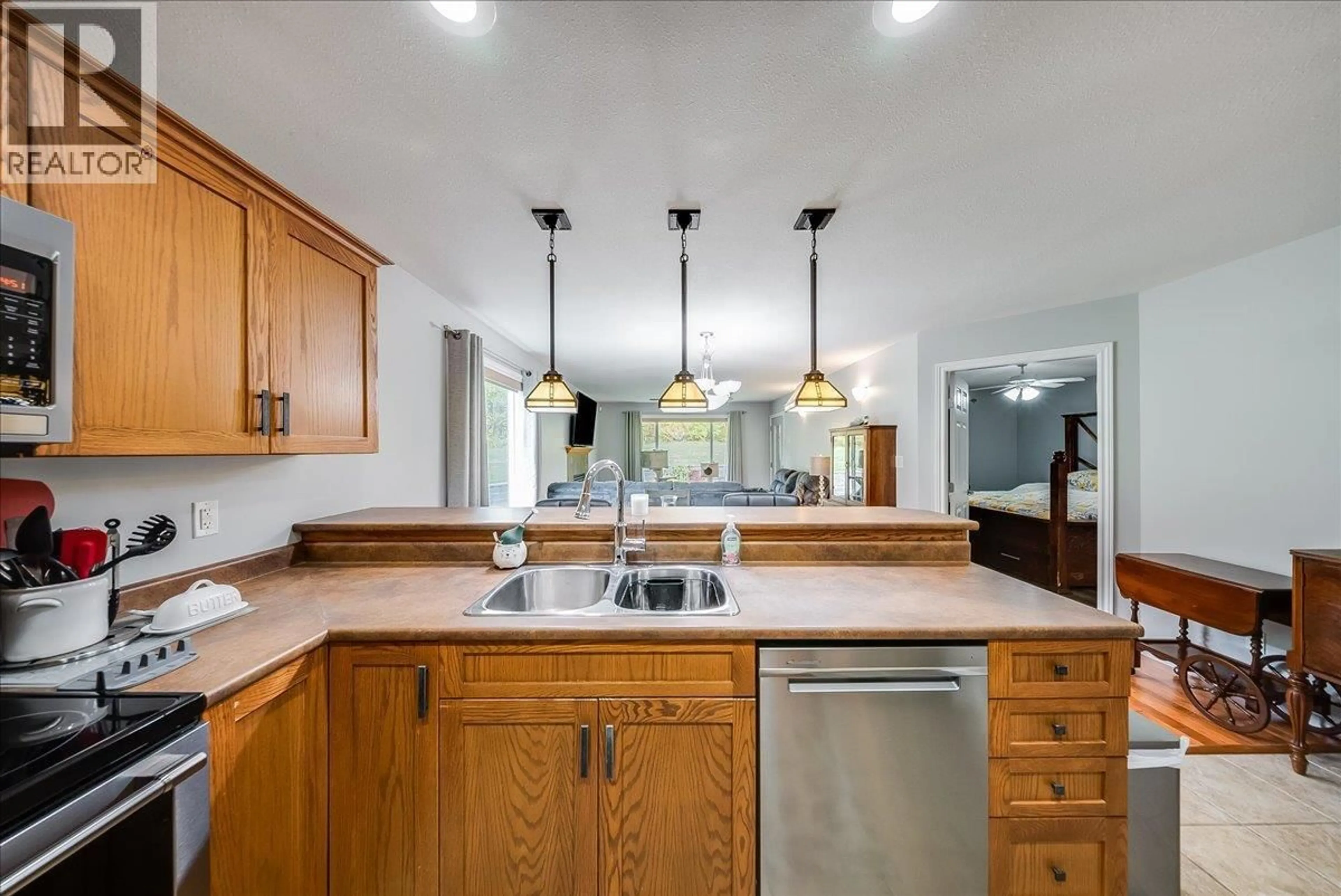 Open concept kitchen, unknown for 114 MOUNTAIN SIDE DRIVE, Fruitvale British Columbia V0G1L0