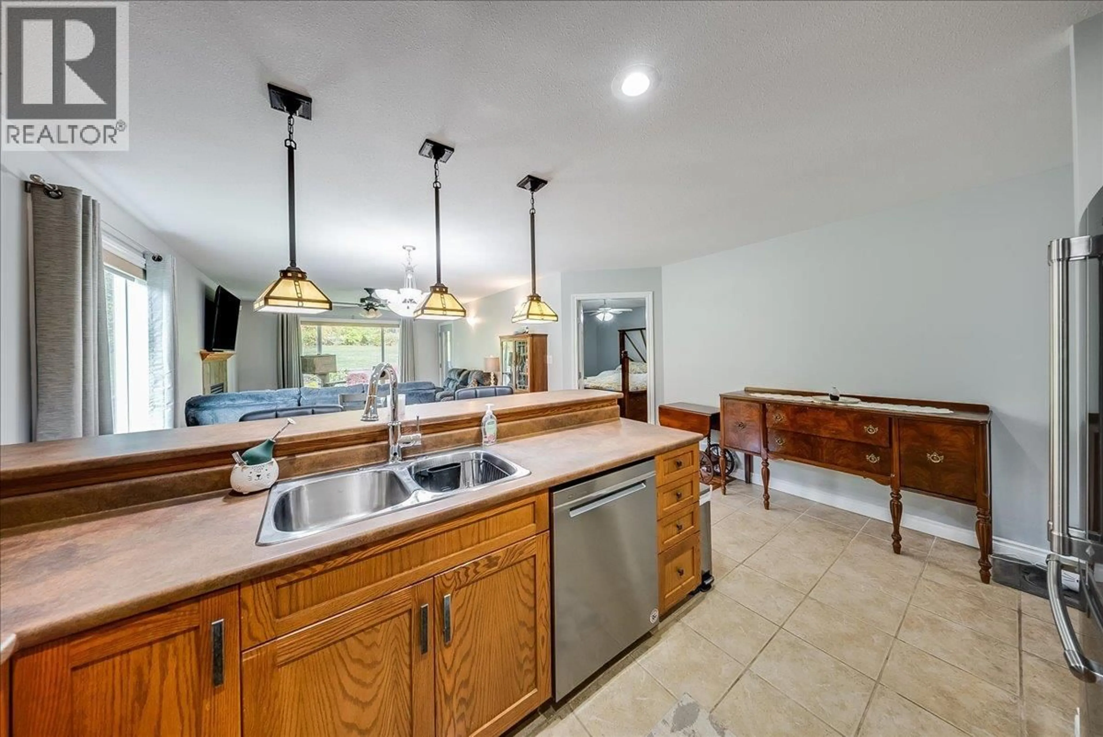 Open concept kitchen, ceramic/tile floor for 114 MOUNTAIN SIDE DRIVE, Fruitvale British Columbia V0G1L0