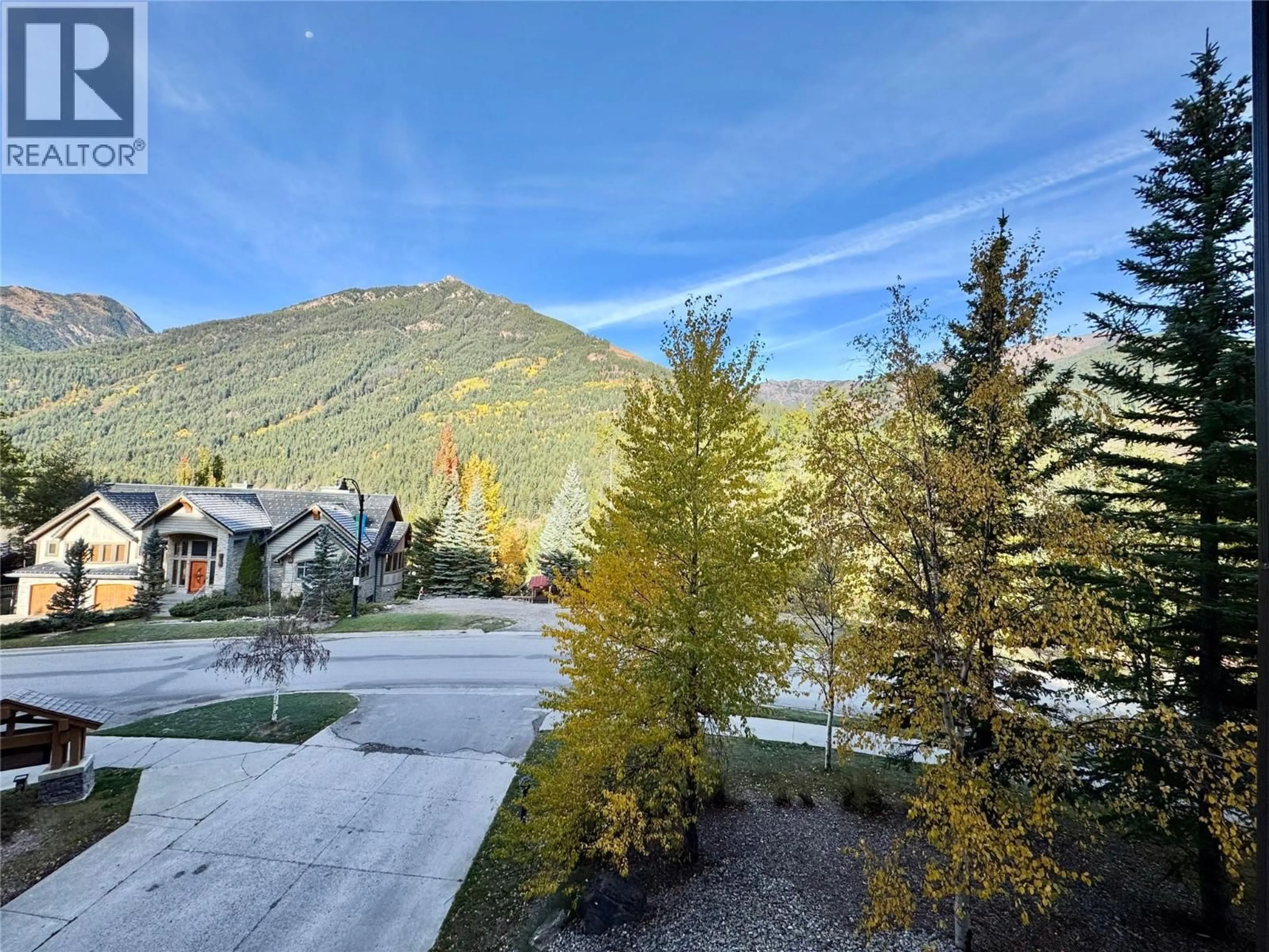 A pic from outside/outdoor area/front of a property/back of a property/a pic from drone, mountain view for 106 - 2064 SUMMIT DRIVE, Panorama British Columbia V0A1T0