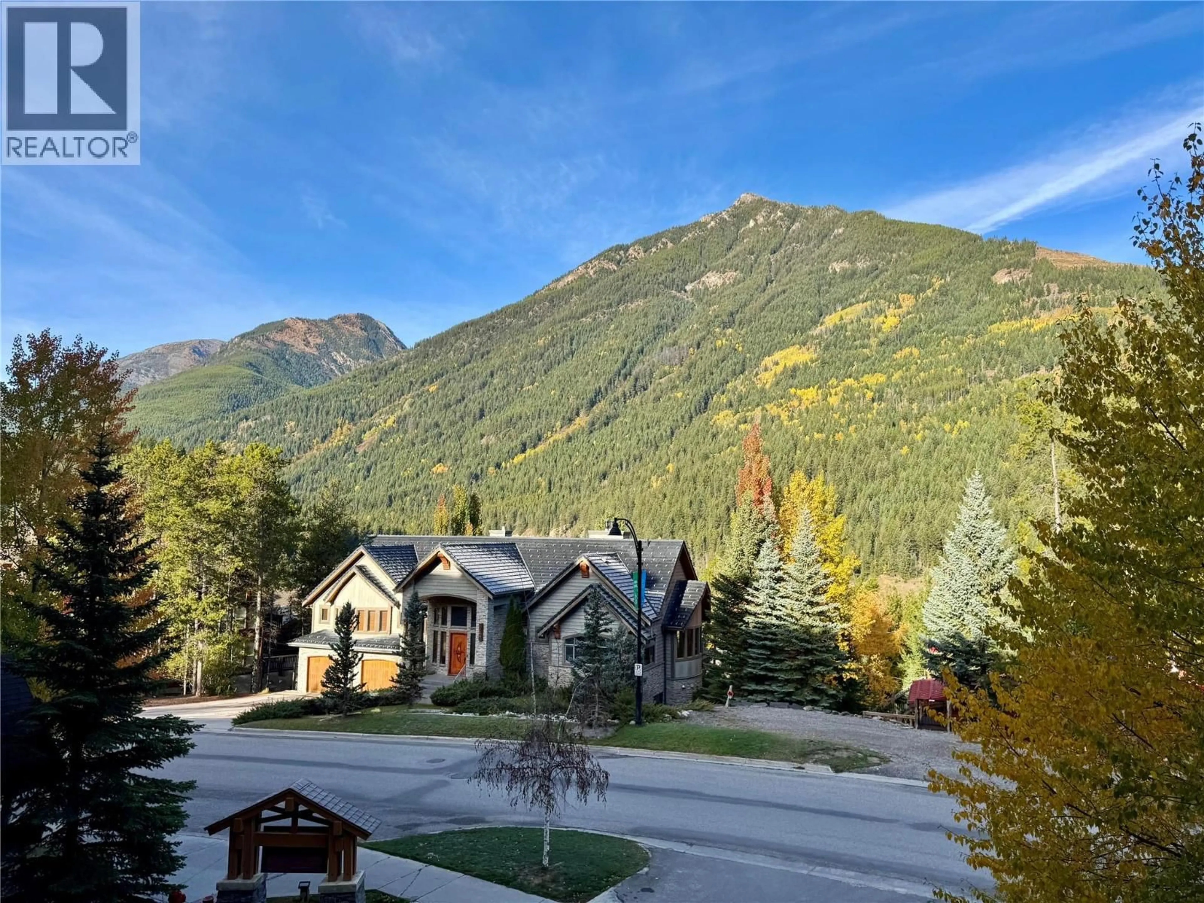 A pic from outside/outdoor area/front of a property/back of a property/a pic from drone, mountain view for 106 - 2064 SUMMIT DRIVE, Panorama British Columbia V0A1T0